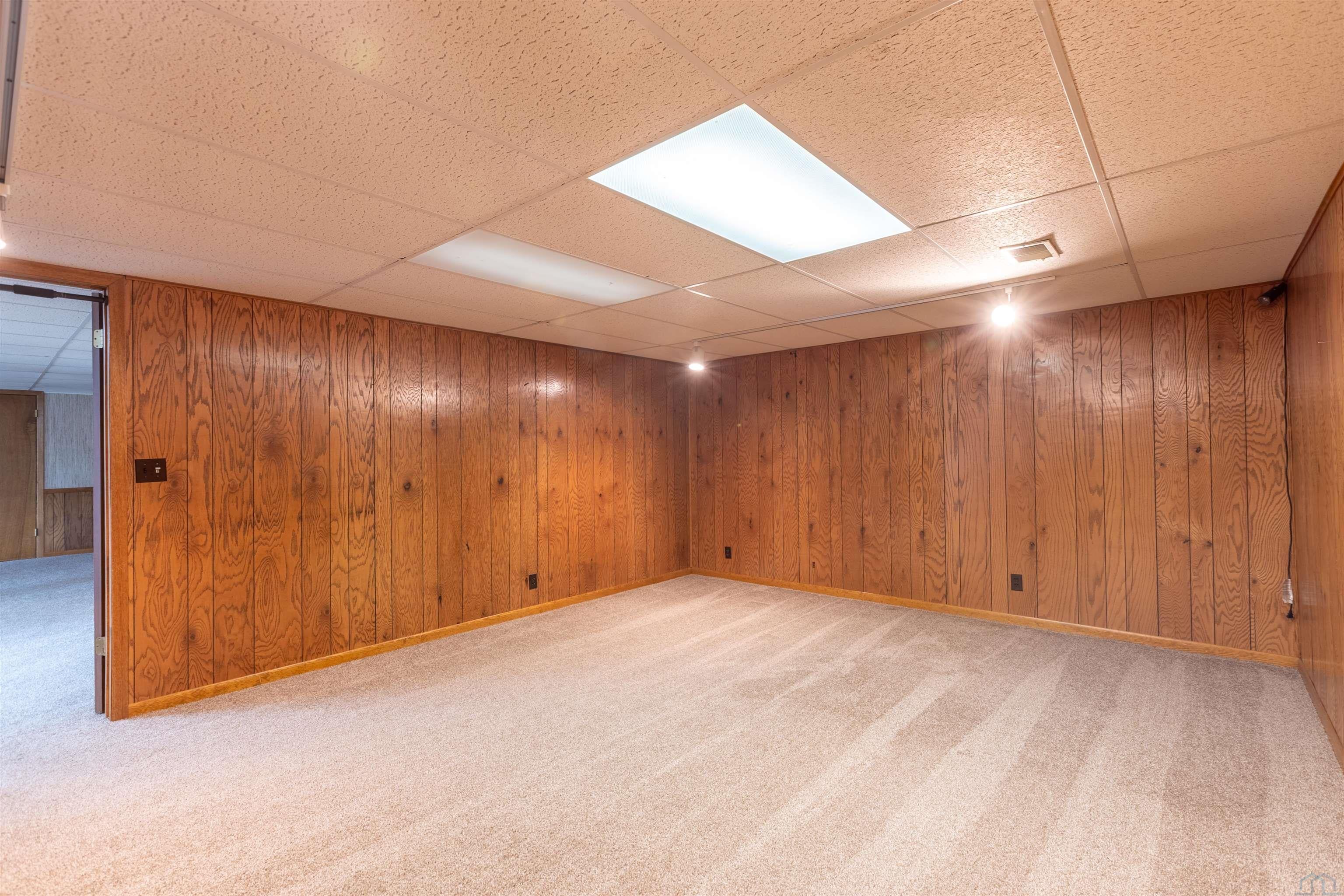 Sioux City, Iowa, 51104, United States, 4 Bedrooms Bedrooms, ,5 BathroomsBathrooms,Residential,For Sale,2042014