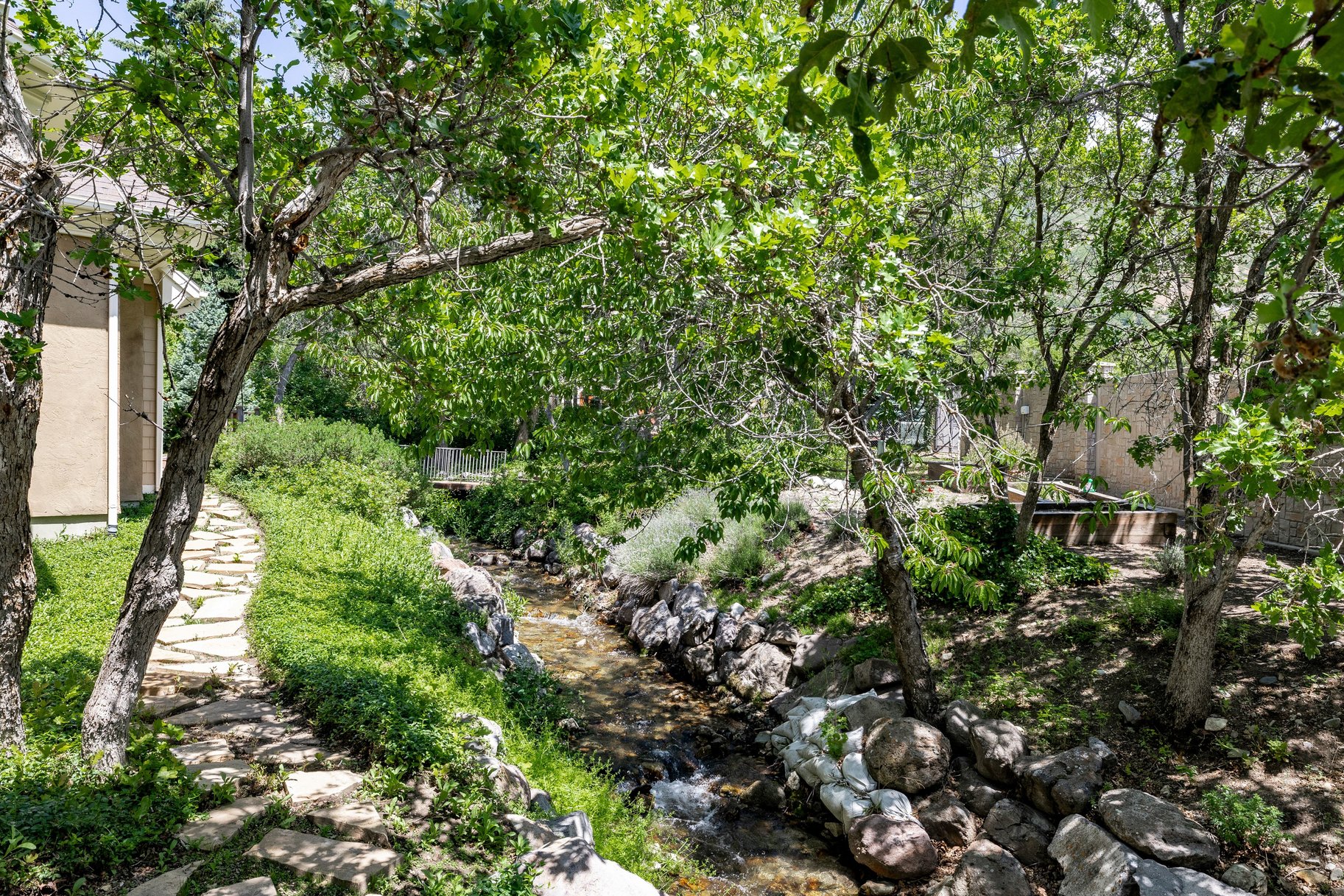 Private Gated Cottonwood Heights Retreat With Seasonal Stream & Mountain views - 物件實景