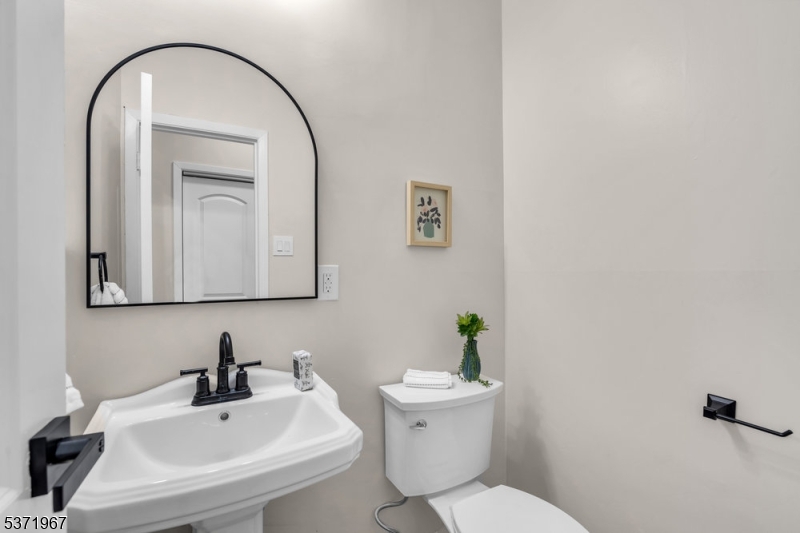 Berkeley Heights Twp., New Jersey, 07922, United States, 5 Bedrooms Bedrooms, ,3 BathroomsBathrooms,Residential,For Sale,1927400