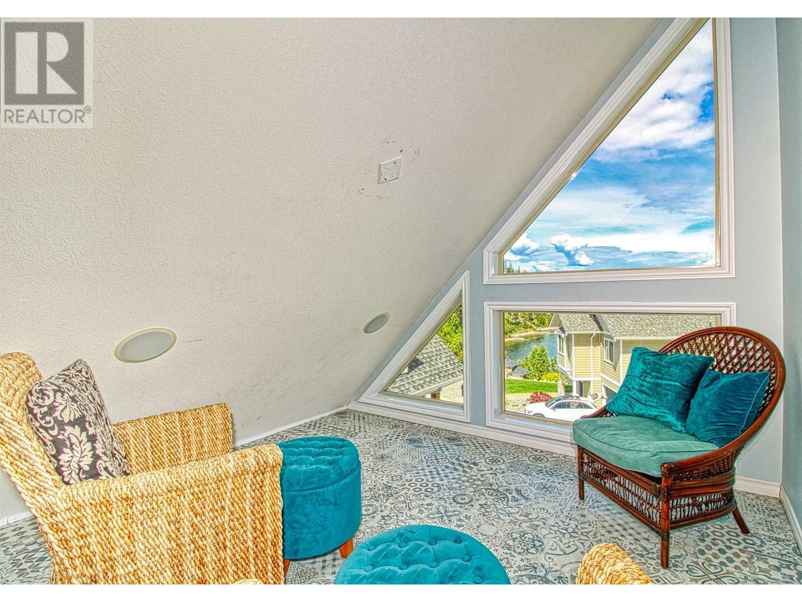 KELOWNA, British Columbia, V1Z 3R8, CA, 3 Bedrooms Bedrooms, ,2 BathroomsBathrooms,Residential,For Sale,1838856
