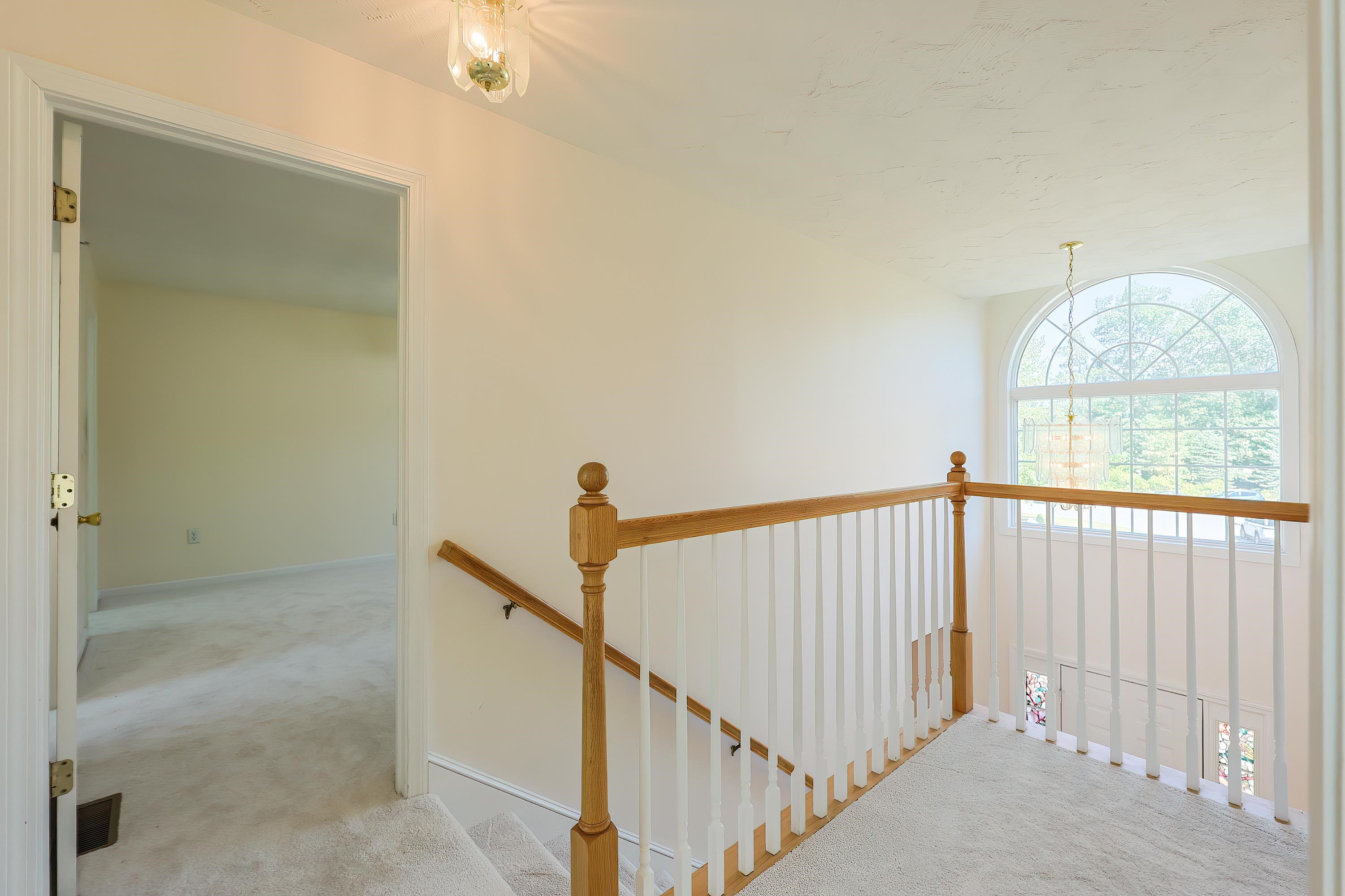 Derry, New Hampshire, 03038, United States, 3 Bedrooms Bedrooms, ,2 BathroomsBathrooms,Residential,For Sale,1926194