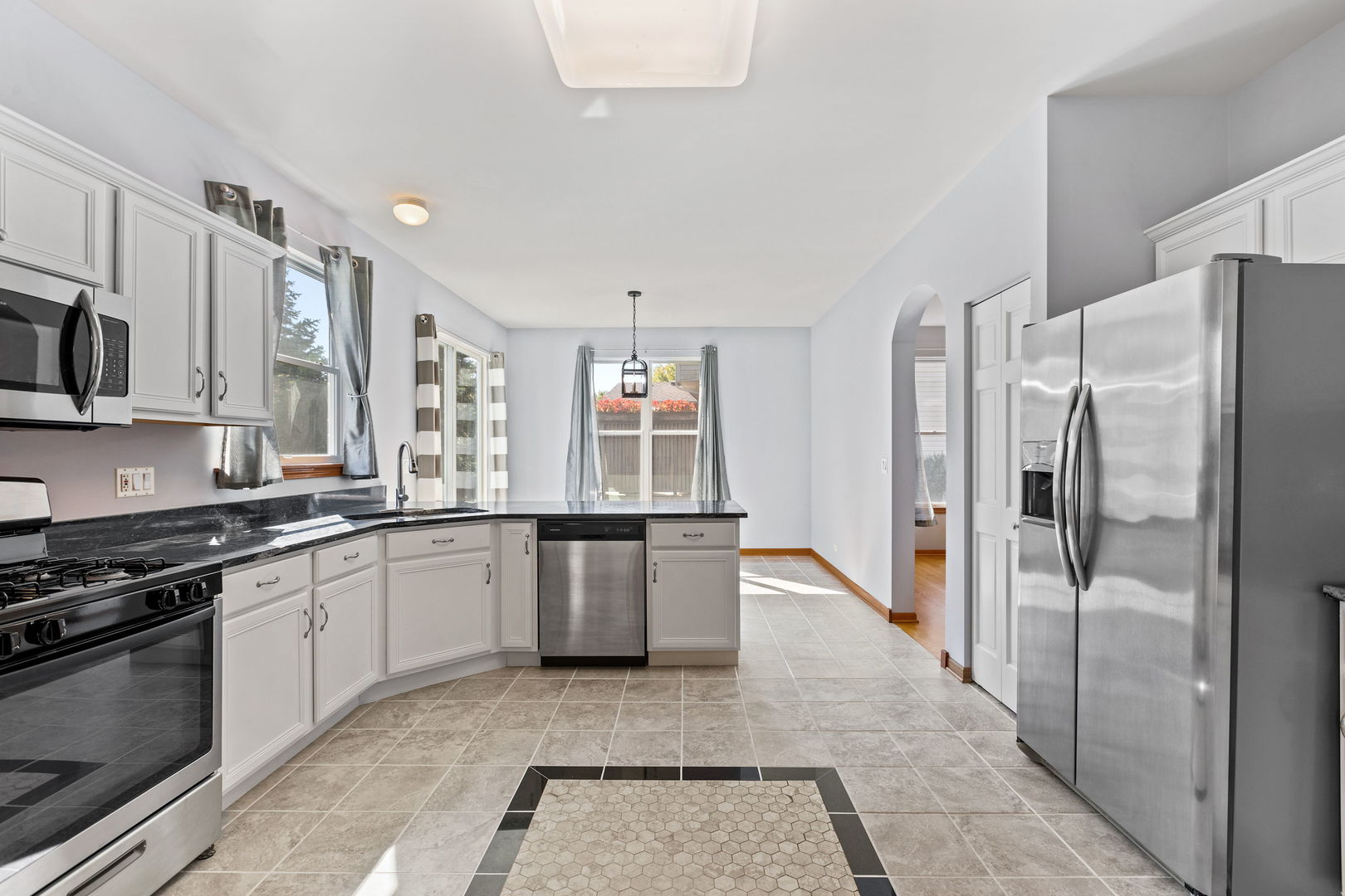 Sugar Grove, Illinois, 60554, United States, 5 Bedrooms Bedrooms, ,4 BathroomsBathrooms,Residential,For Sale,1949761