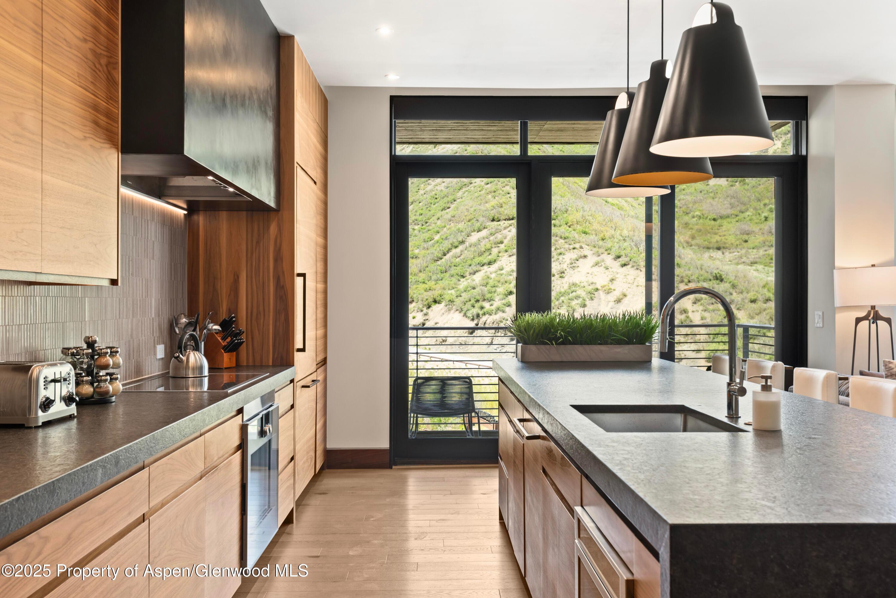 Snowmass Village, Colorado, 81615, United States, 4 Bedrooms Bedrooms, ,4 BathroomsBathrooms,Residential,For Sale,1846573