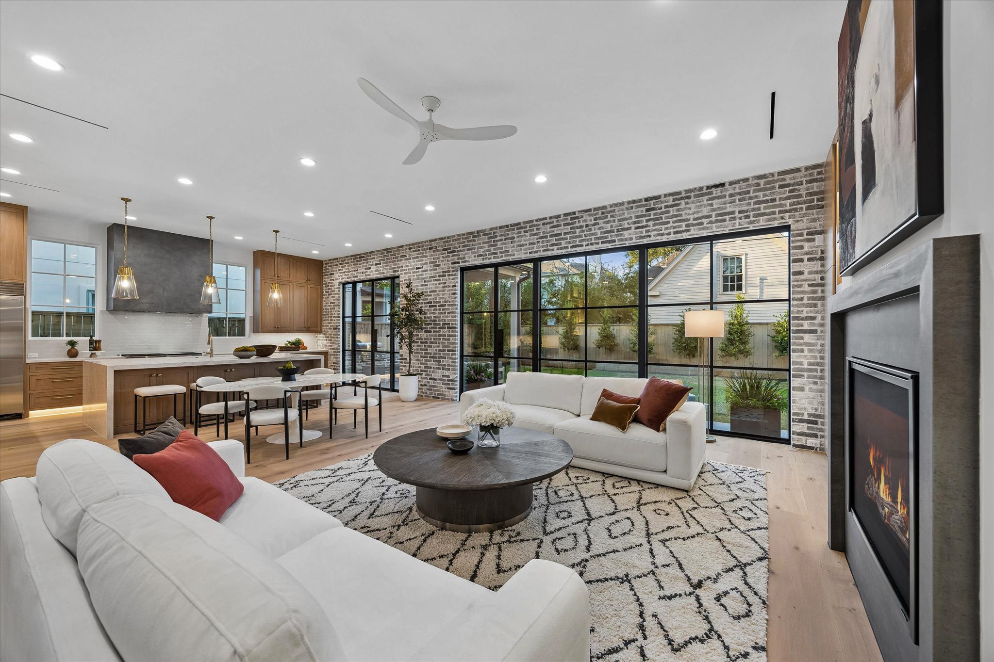  4230 Riley Street - 物件實景