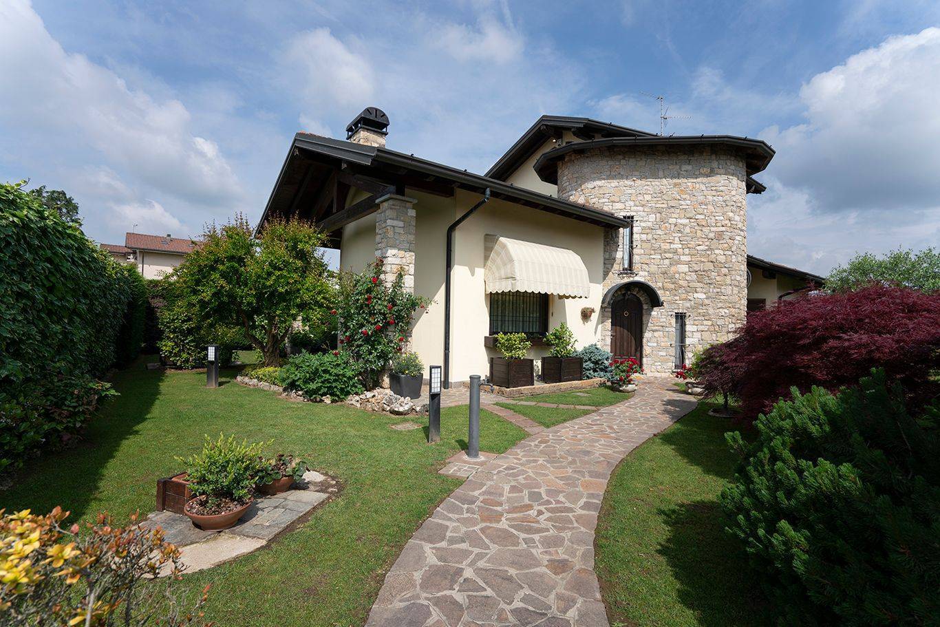 Usmate Velate, Monza e Brianza, 20040, IT, 3 Bedrooms Bedrooms, ,4 BathroomsBathrooms,Residential,For Sale,1838025