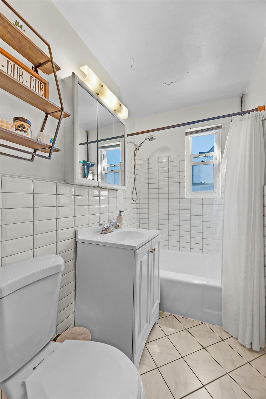 Yonkers, New York, 10704, United States, 3 Bedrooms Bedrooms, ,3 BathroomsBathrooms,Residential,For Sale,1796688