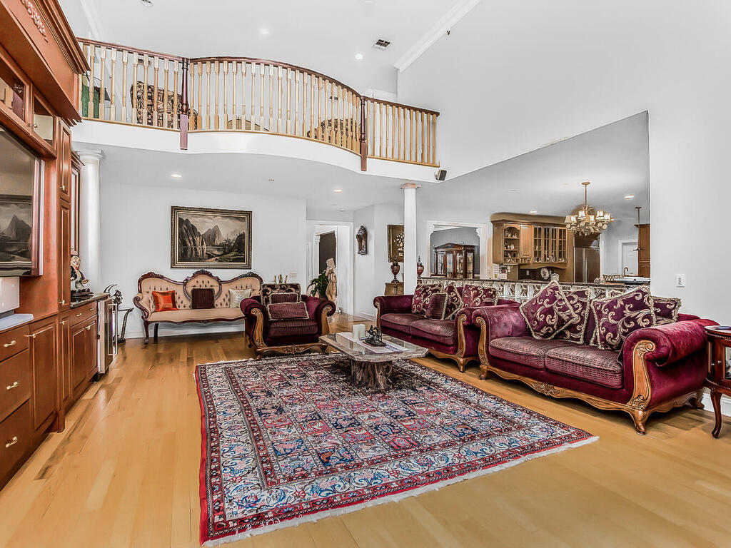 Scarsdale, New York, 10583, United States, 5 Bedrooms Bedrooms, ,6 BathroomsBathrooms,Residential,For Sale,1974207