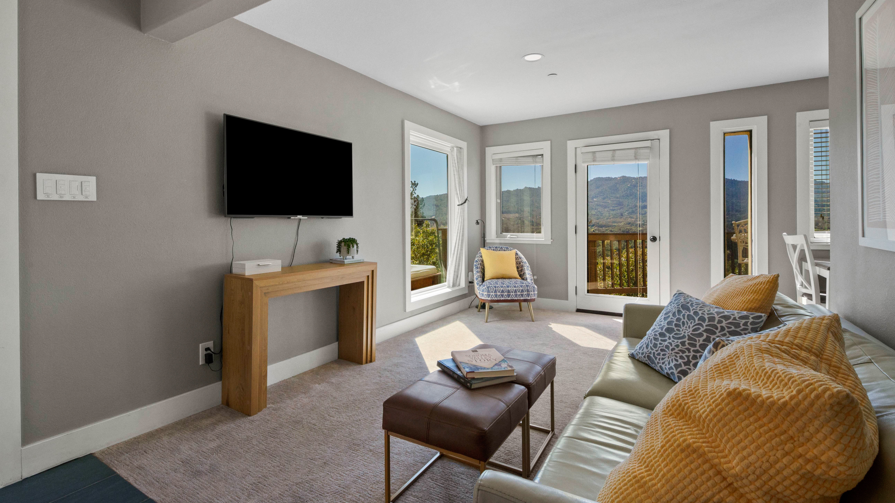  Panoramic Sonoma Views & Income-Producing ADU - 物件實景