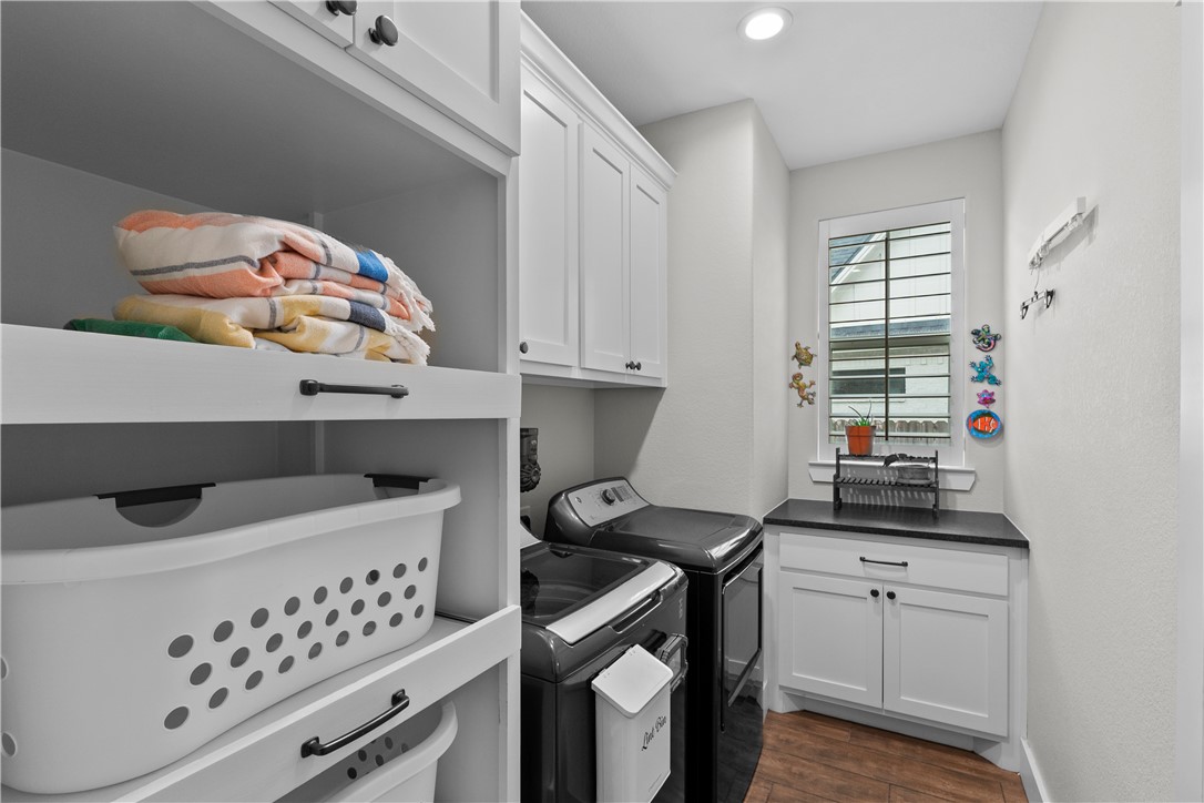 College Station, Texas, 77845, United States, 4 Bedrooms Bedrooms, ,4 BathroomsBathrooms,Residential,For Sale,1862401