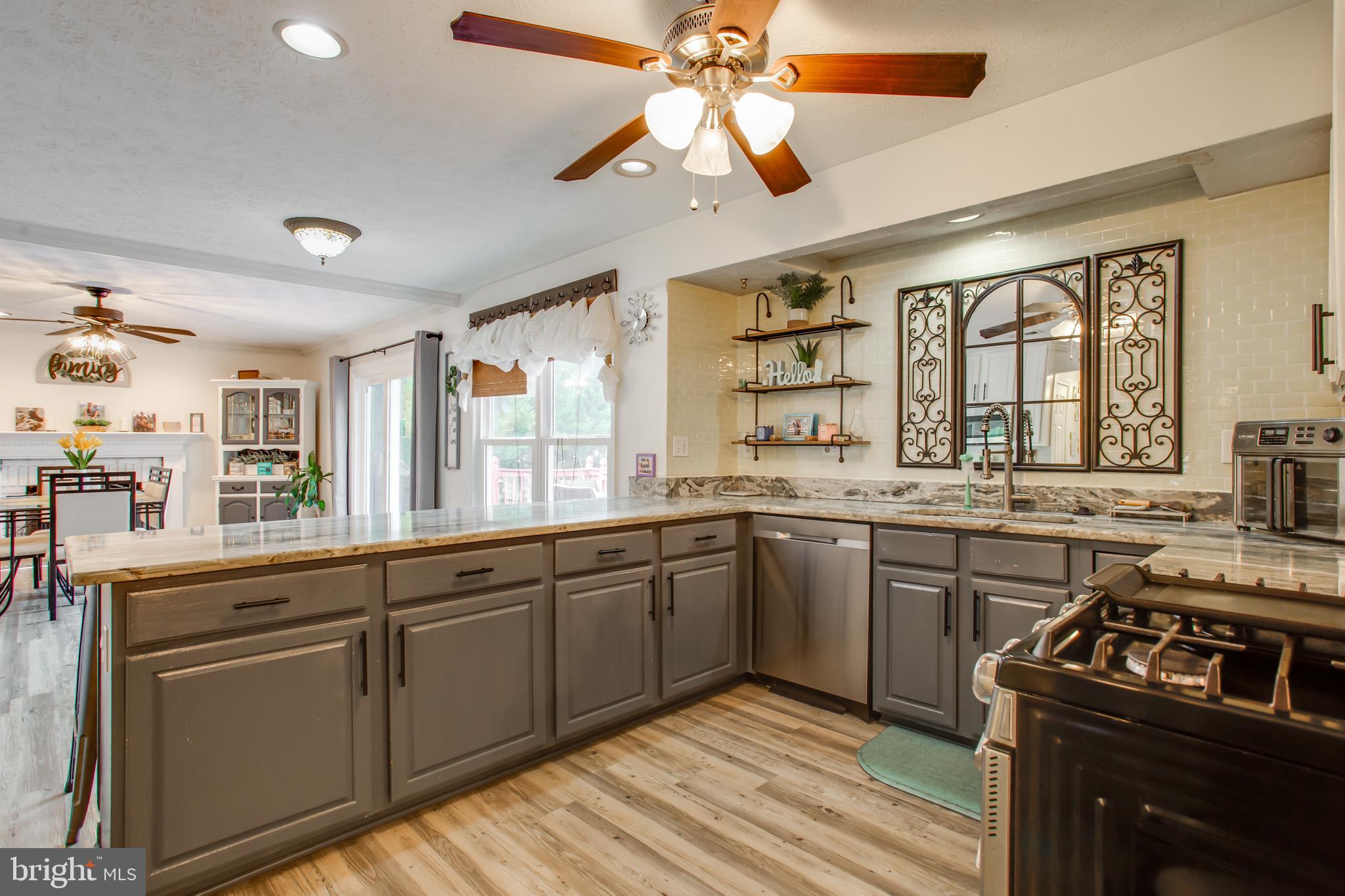 Waldorf, Maryland, 20601, United States, 5 Bedrooms Bedrooms, ,5 BathroomsBathrooms,Residential,For Sale,1977344