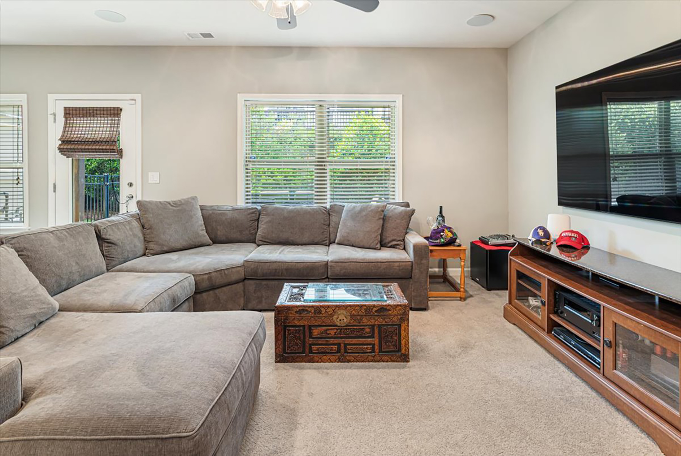  Beautifully Maintained Townhome in Gated Community - 物件實景
