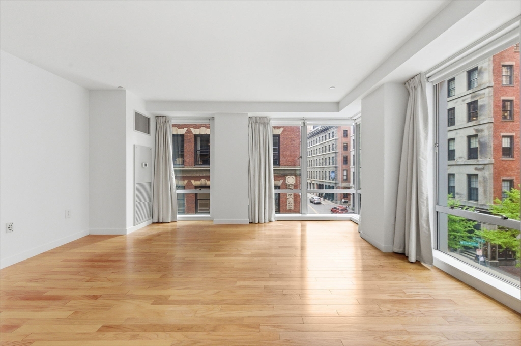 Boston, Massachusetts, 02110, United States, 2 Bedrooms Bedrooms, ,2 BathroomsBathrooms,Residential,For Sale,2048727
