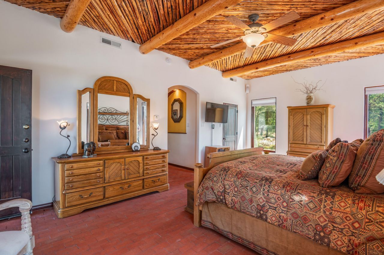 Tijeras, New Mexico, 87059, United States, 4 Bedrooms Bedrooms, ,2 BathroomsBathrooms,Residential,For Sale,1940446