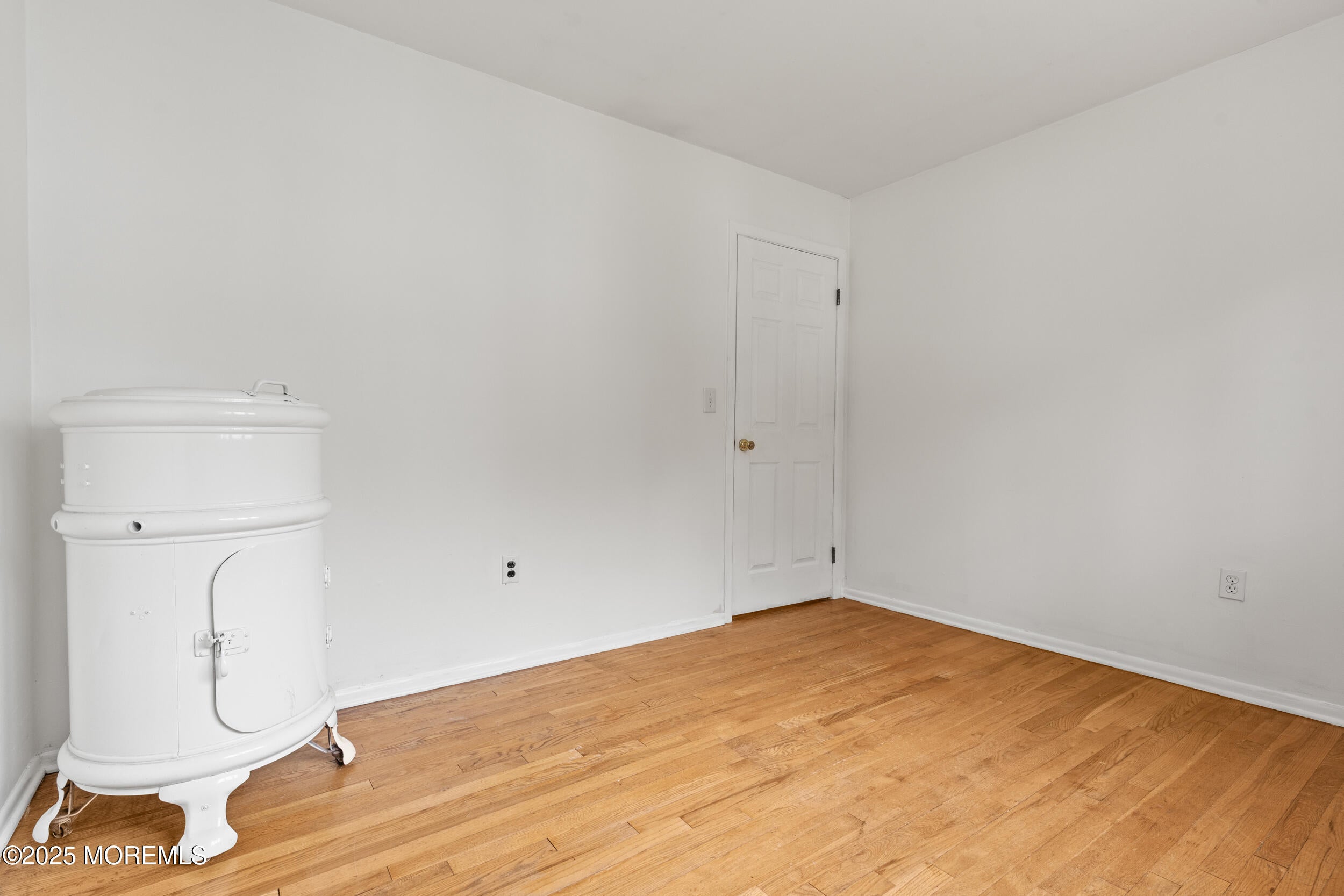 Oakhurst, New Jersey, 07755, United States, 3 Bedrooms Bedrooms, ,2 BathroomsBathrooms,Residential,For Sale,1923231