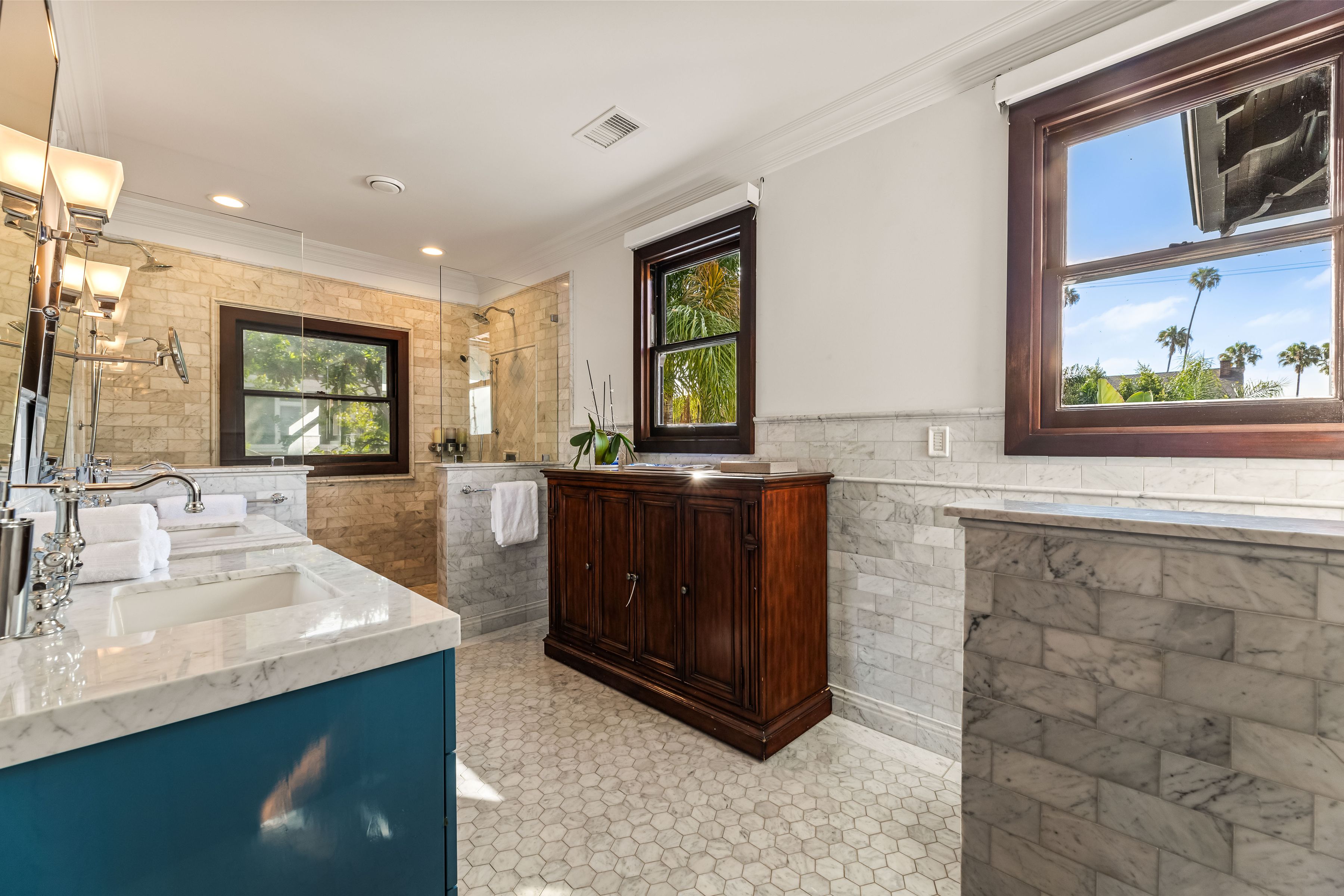  2052 S Hobart Blvd - 物件實景