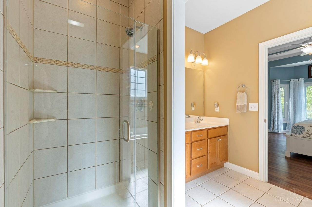 Hamilton Twp, Ohio, 45039, United States, 5 Bedrooms Bedrooms, ,4 BathroomsBathrooms,Residential,For Sale,1989607