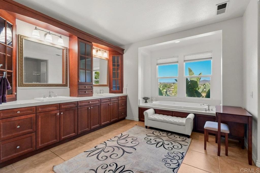 Chula Vista, California, 91914, United States, 4 Bedrooms Bedrooms, ,5 BathroomsBathrooms,Residential,For Sale,1906810