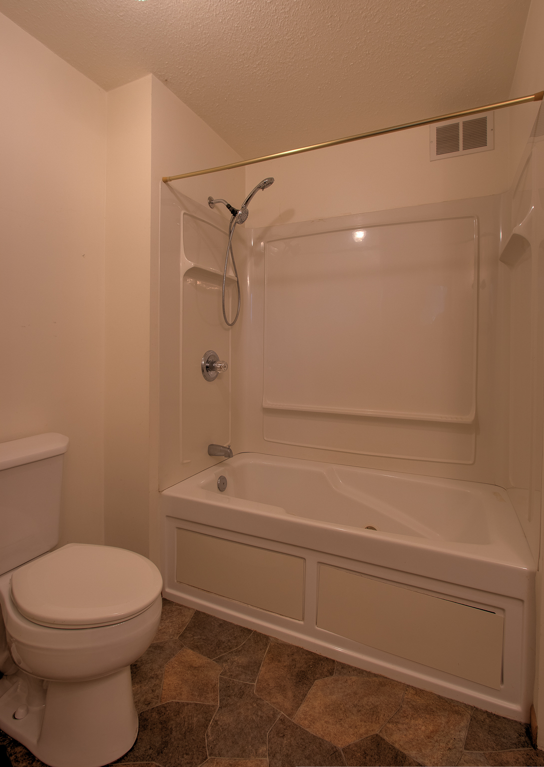 Mora, Minnesota, 55051, United States, 3 Bedrooms Bedrooms, ,3 BathroomsBathrooms,Residential,For Sale,1981190