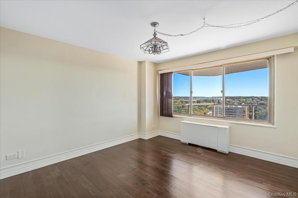 Bayside, New York, 11360, United States, 2 Bedrooms Bedrooms, ,2 BathroomsBathrooms,Residential,For Sale,1974426