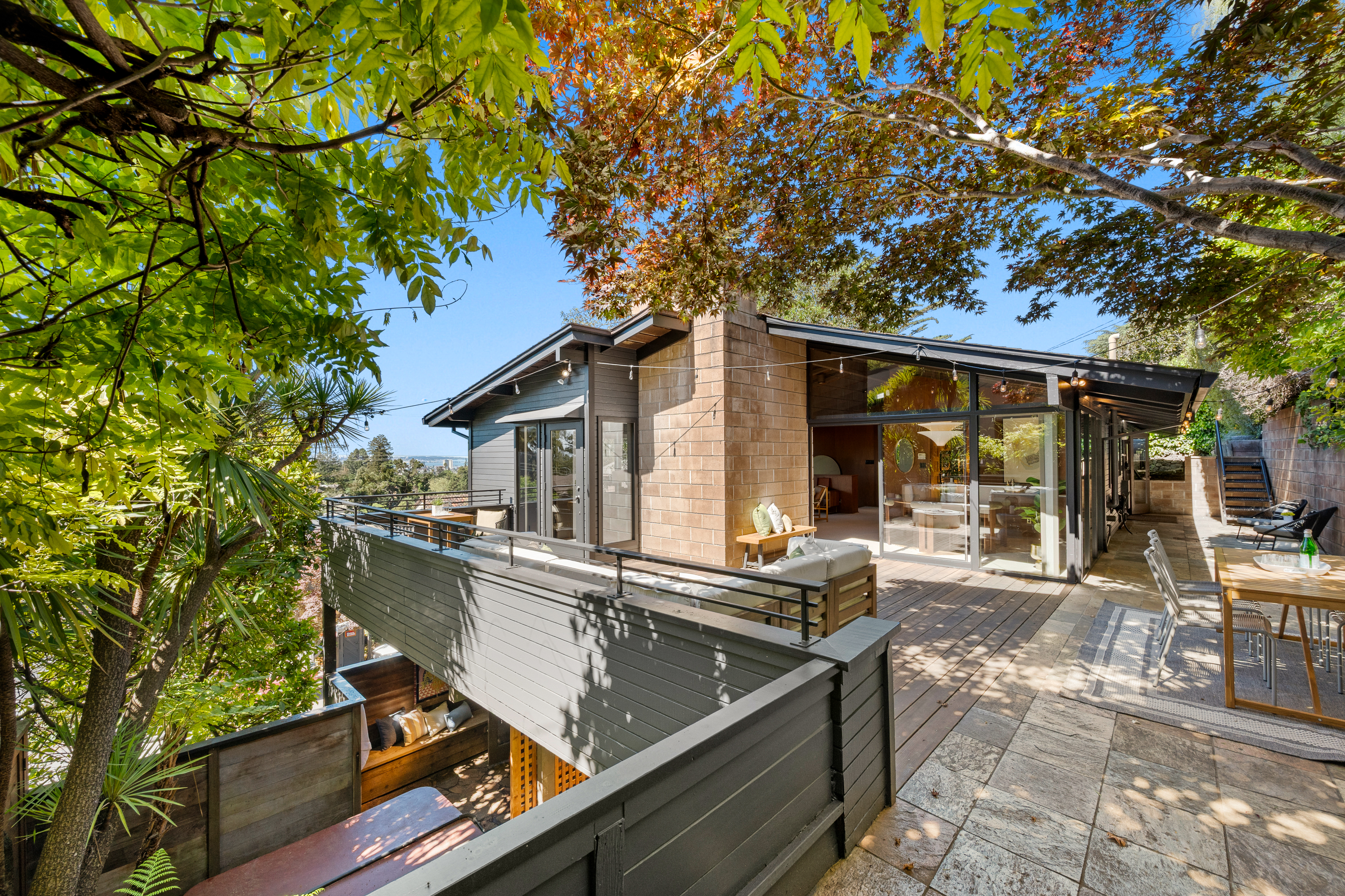  An Architectural Home Framed By Light And Views - 物件實景