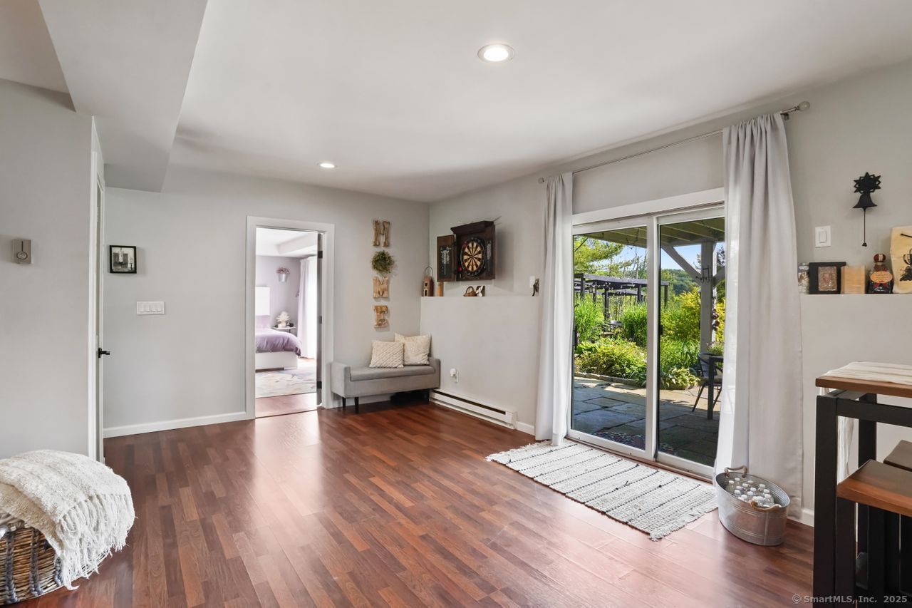 Redding, Connecticut, 06896, United States, 2 Bedrooms Bedrooms, ,1 BathroomBathrooms,Residential,For Sale,1920127