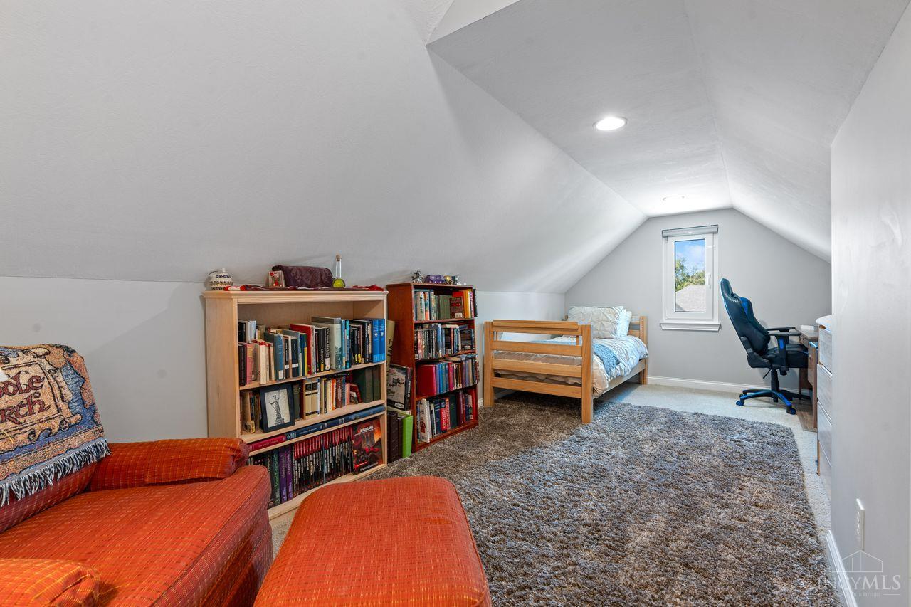 Hamilton Twp, Ohio, 45039, United States, 5 Bedrooms Bedrooms, ,4 BathroomsBathrooms,Residential,For Sale,1989607