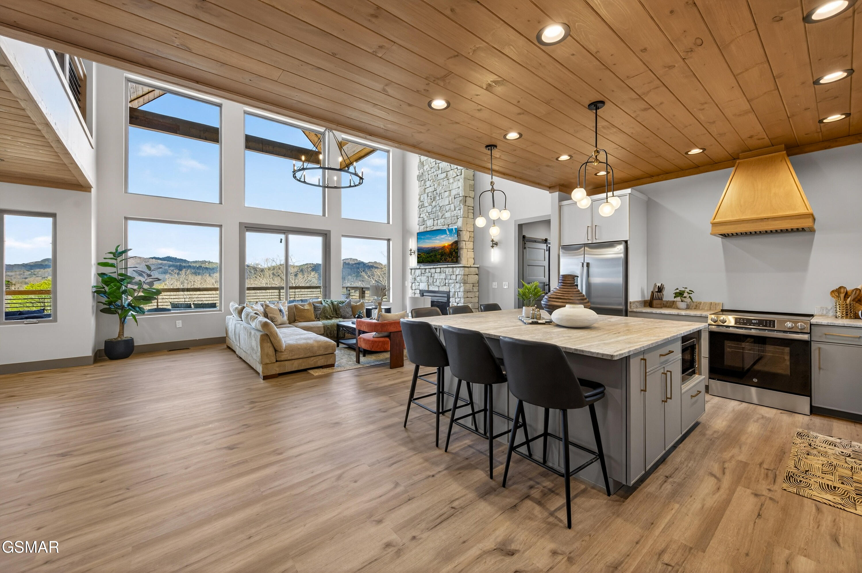 Sevierville, Tennessee, 37862, United States, 5 Bedrooms Bedrooms, ,7 BathroomsBathrooms,Residential,For Sale,2008149