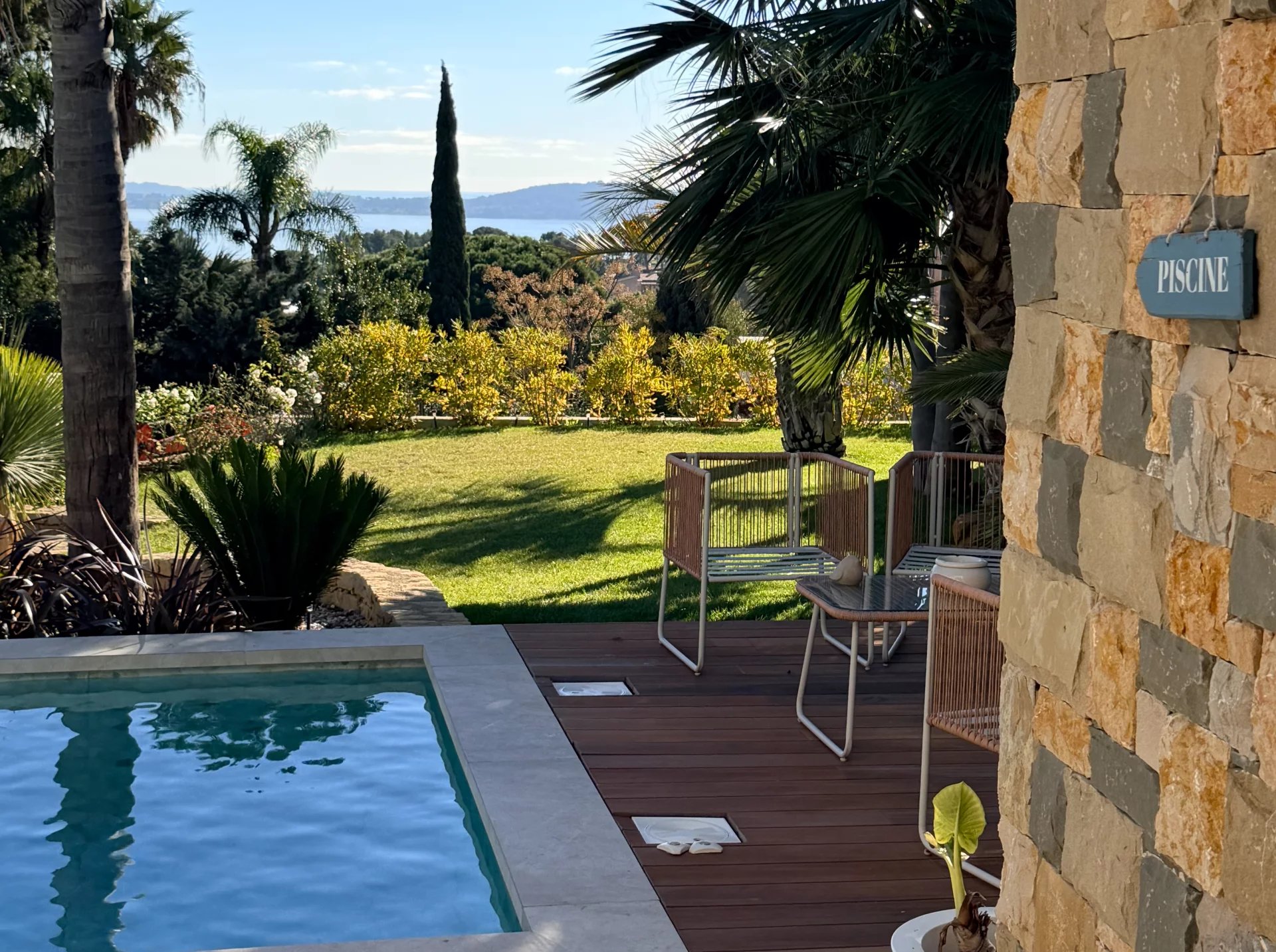 Carqueiranne, Provence-Alpes-Côte d’Azur, 83320, FR, 4 Bedrooms Bedrooms, ,3 BathroomsBathrooms,Residential,For Sale,2000914
