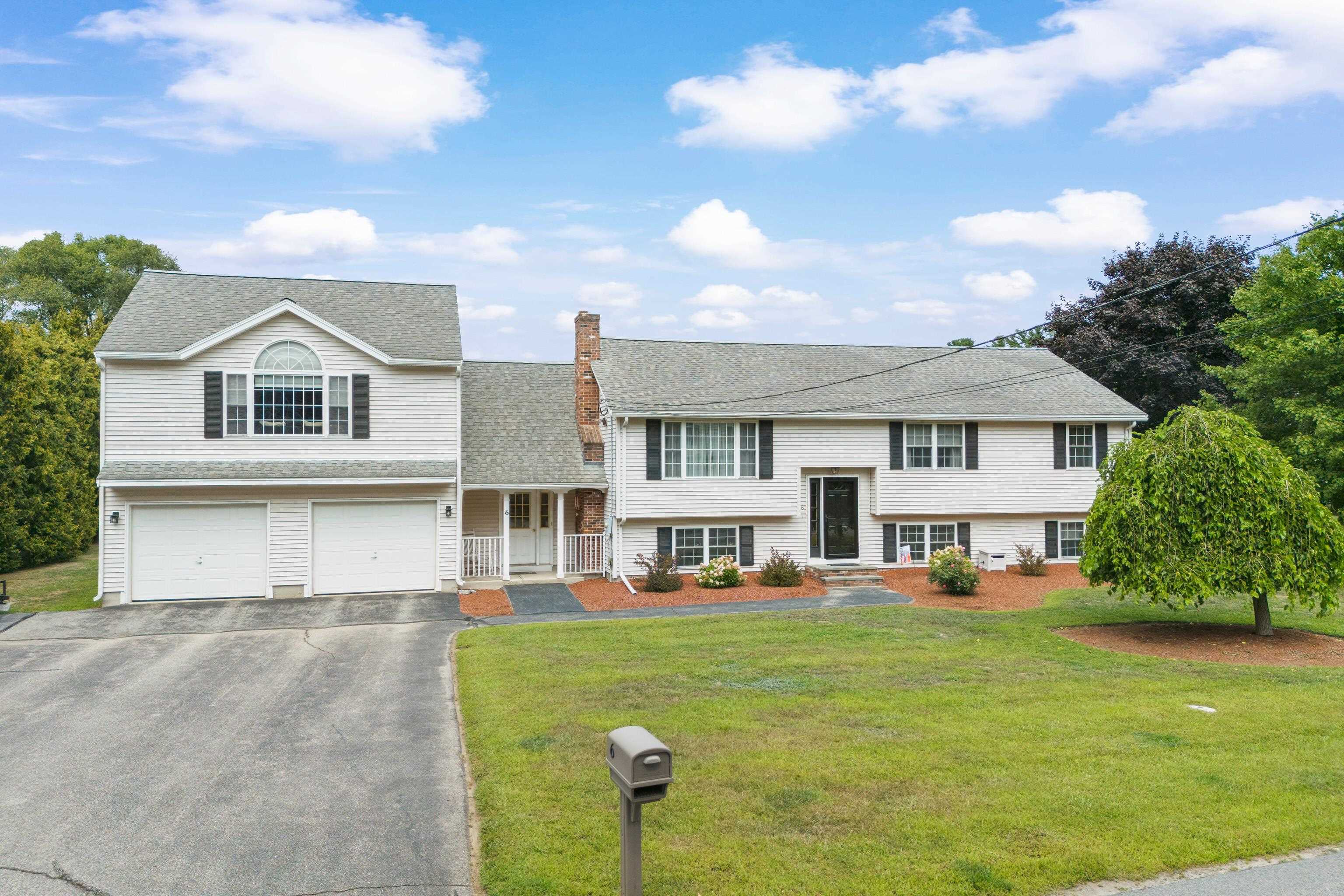 Pelham, New Hampshire, 03076, United States, 4 Bedrooms Bedrooms, ,3 BathroomsBathrooms,Residential,For Sale,1937373