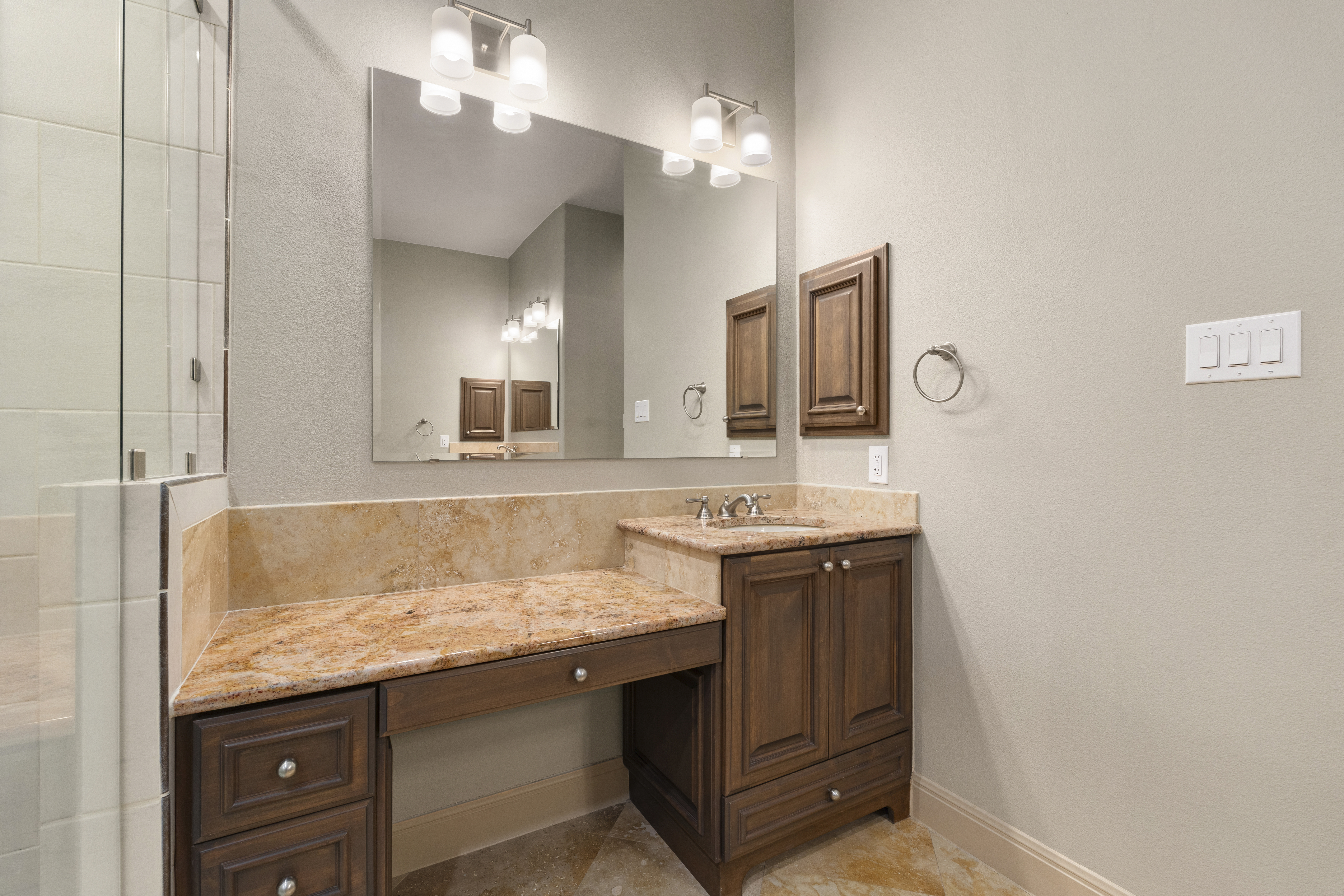  Stunning Single-Story Retreat on Greenbelt - 物件實景