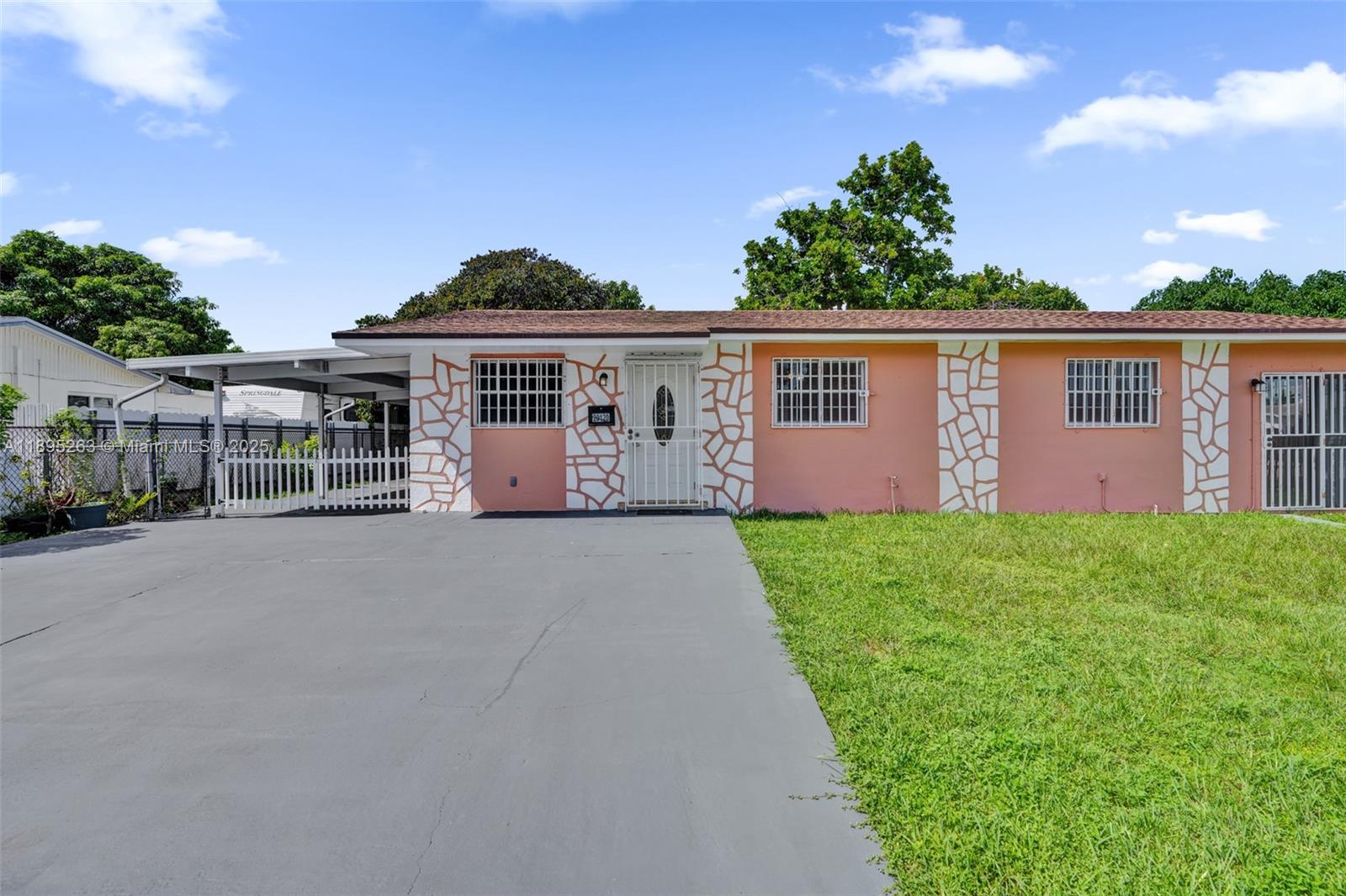 Miami, Florida, 33189, United States, 4 Bedrooms Bedrooms, ,2 BathroomsBathrooms,Residential,For Sale,1965129