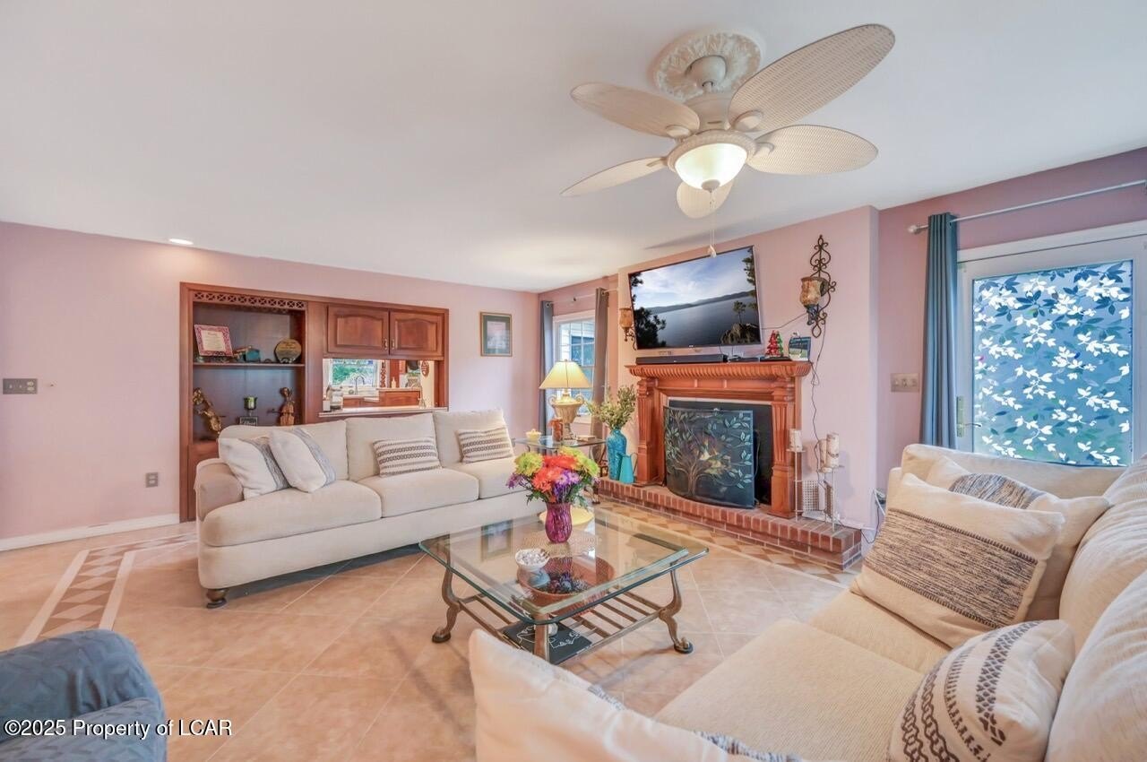 Sugarloaf, Pennsylvania, 18249, United States, 4 Bedrooms Bedrooms, ,3 BathroomsBathrooms,Residential,For Sale,1996756