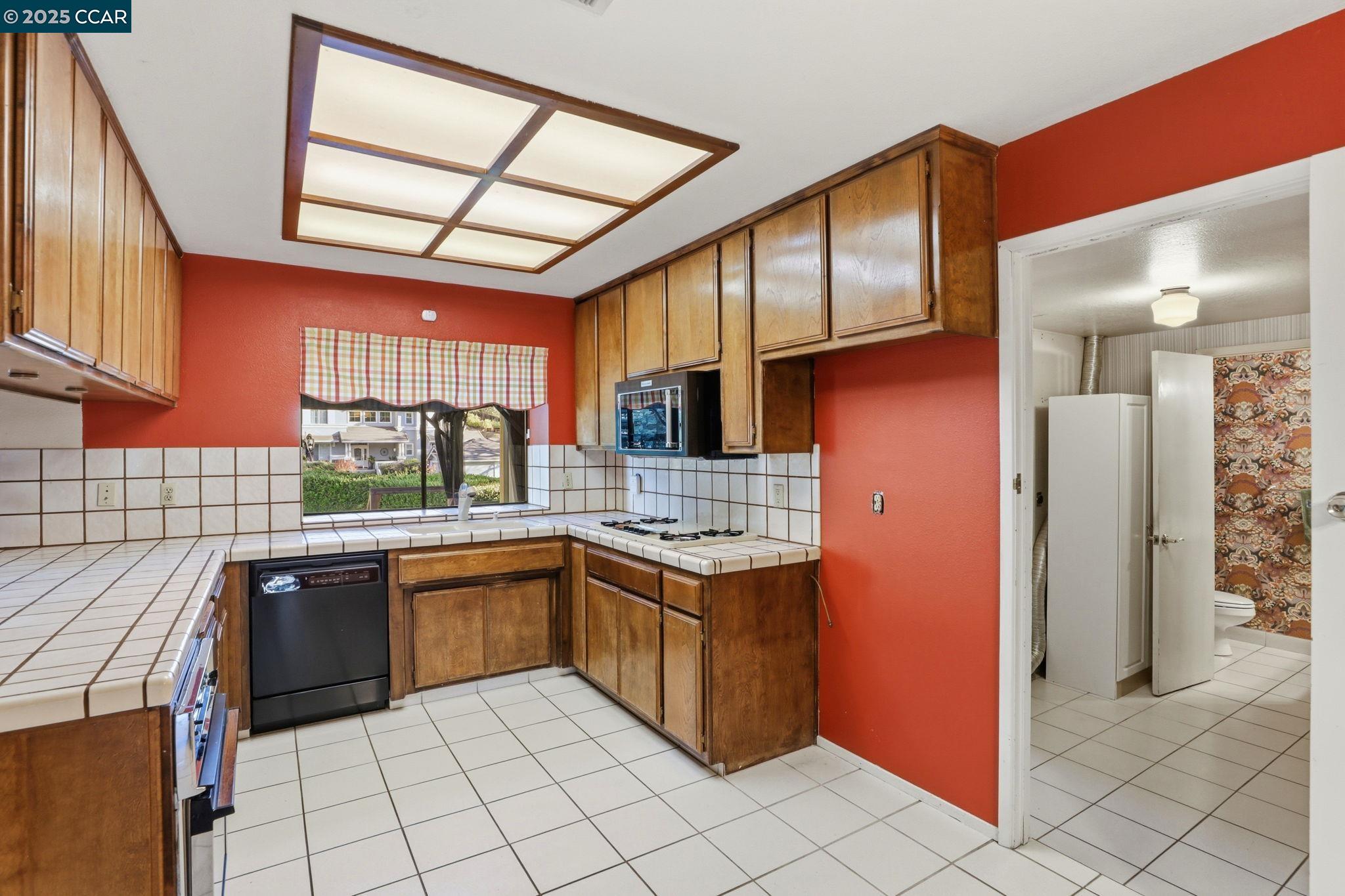 El Dorado Hills, California, 95762, United States, 4 Bedrooms Bedrooms, ,3 BathroomsBathrooms,Residential,For Sale,1988209