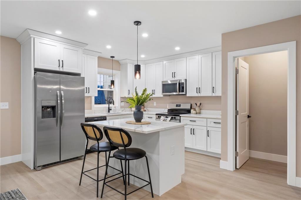 Providence, Rhode Island, 02907, United States, 6 Bedrooms Bedrooms, ,4 BathroomsBathrooms,Residential,For Sale,2005298