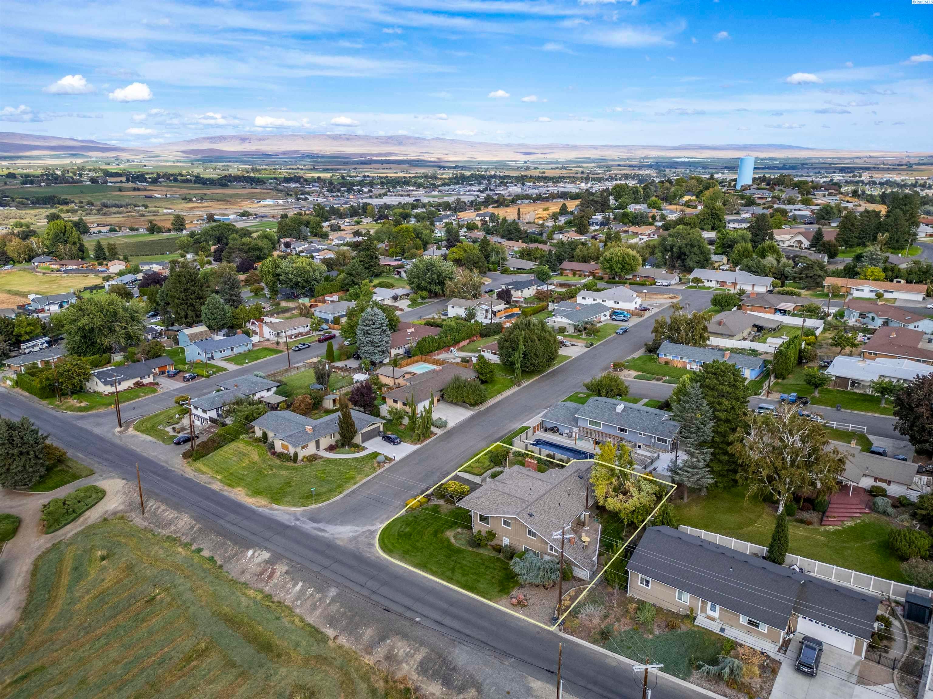 Sunnyside, Washington, 98944, United States, 3 Bedrooms Bedrooms, ,3 BathroomsBathrooms,Residential,For Sale,1973800