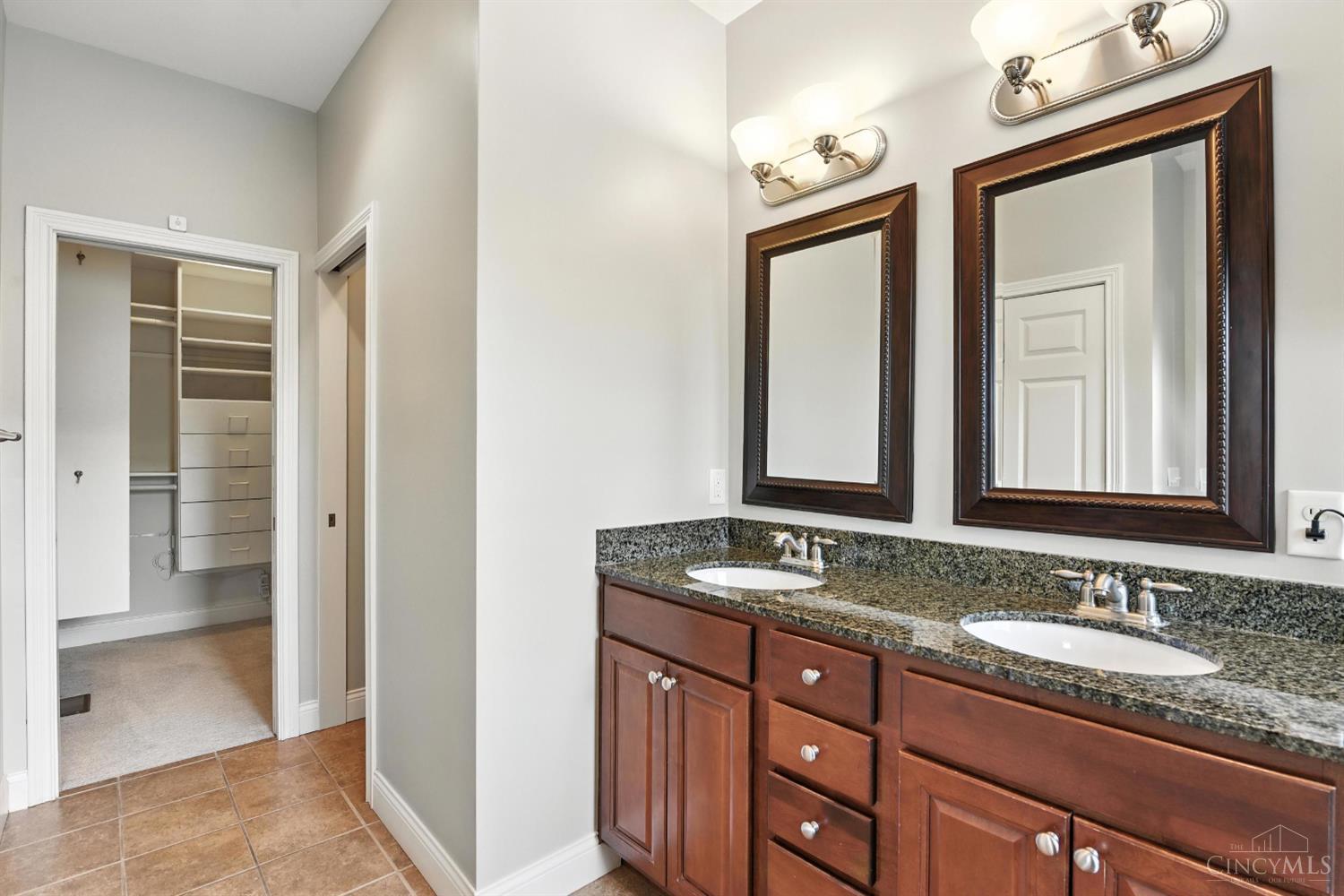 Cincinnati, Ohio, 45226, United States, 3 Bedrooms Bedrooms, ,4 BathroomsBathrooms,Residential,For Sale,1907461