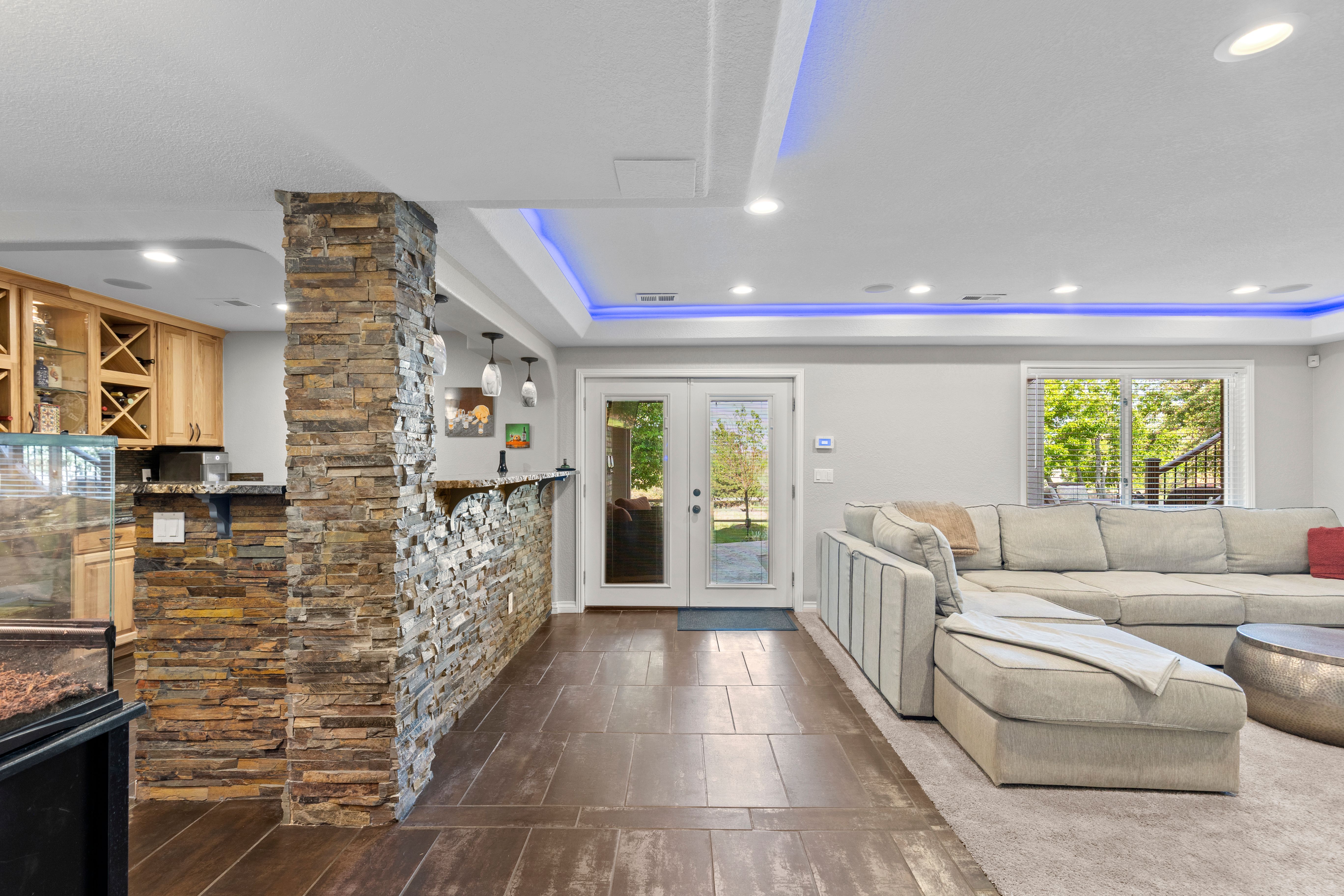  Stunning two-story walkout on a rare usable ¾-acre lot - 物件實景