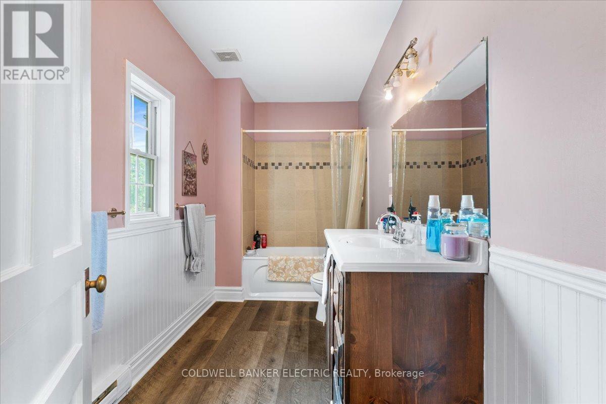 TRENT HILLS (CAMPBELLFORD), Ontario, K0L 1L0, CA, 3 Bedrooms Bedrooms, ,1 BathroomBathrooms,Residential,For Sale,1883318