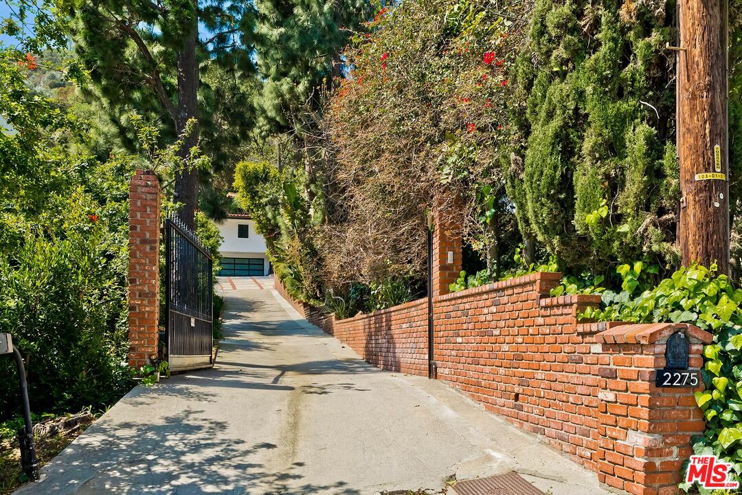 2275 Betty Ln, Beverly Hills, California, 90210, United States, 3 Bedrooms Bedrooms, ,3 BathroomsBathrooms,Residential,For Sale,2275 Betty Ln,1498020