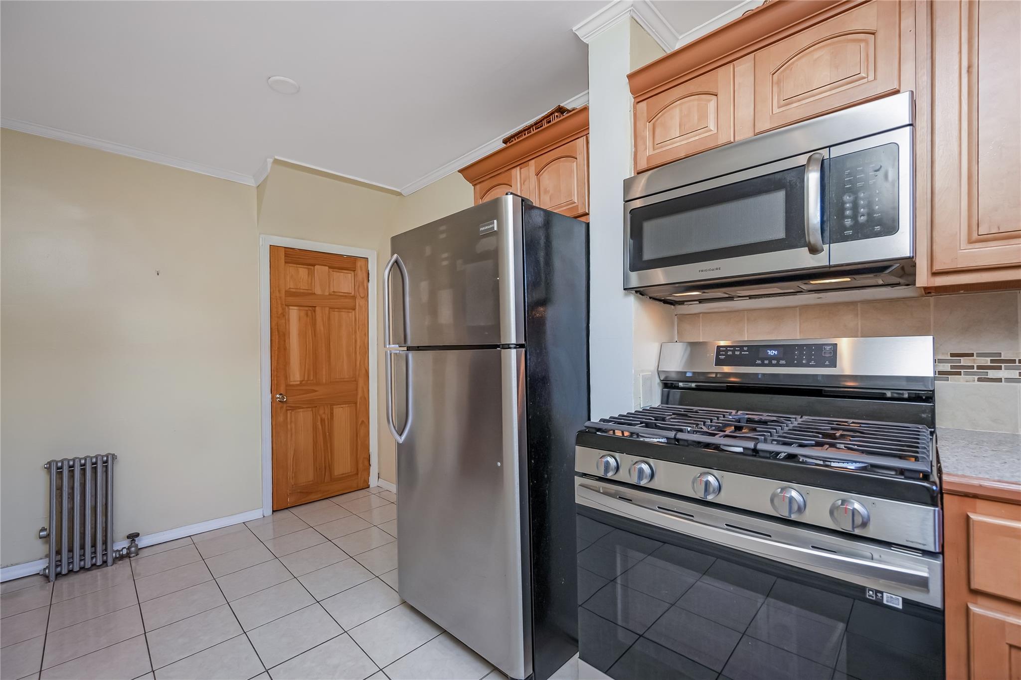 Cambria Heights, New York, 11429, United States, 3 Bedrooms Bedrooms, ,2 BathroomsBathrooms,Residential,For Sale,1877531