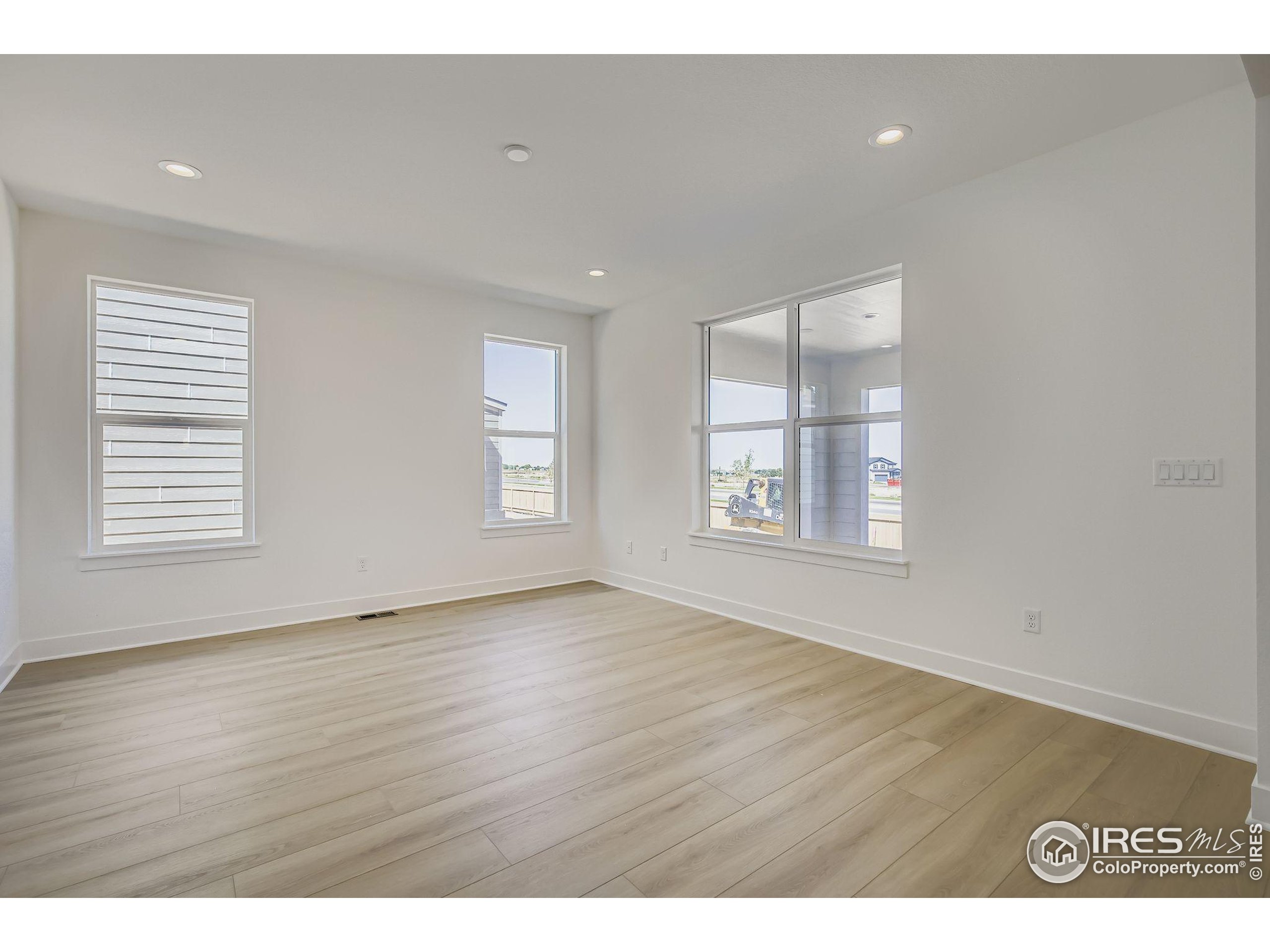 Loveland, Colorado, 80538, United States, 5 Bedrooms Bedrooms, ,6 BathroomsBathrooms,Residential,For Sale,1913101