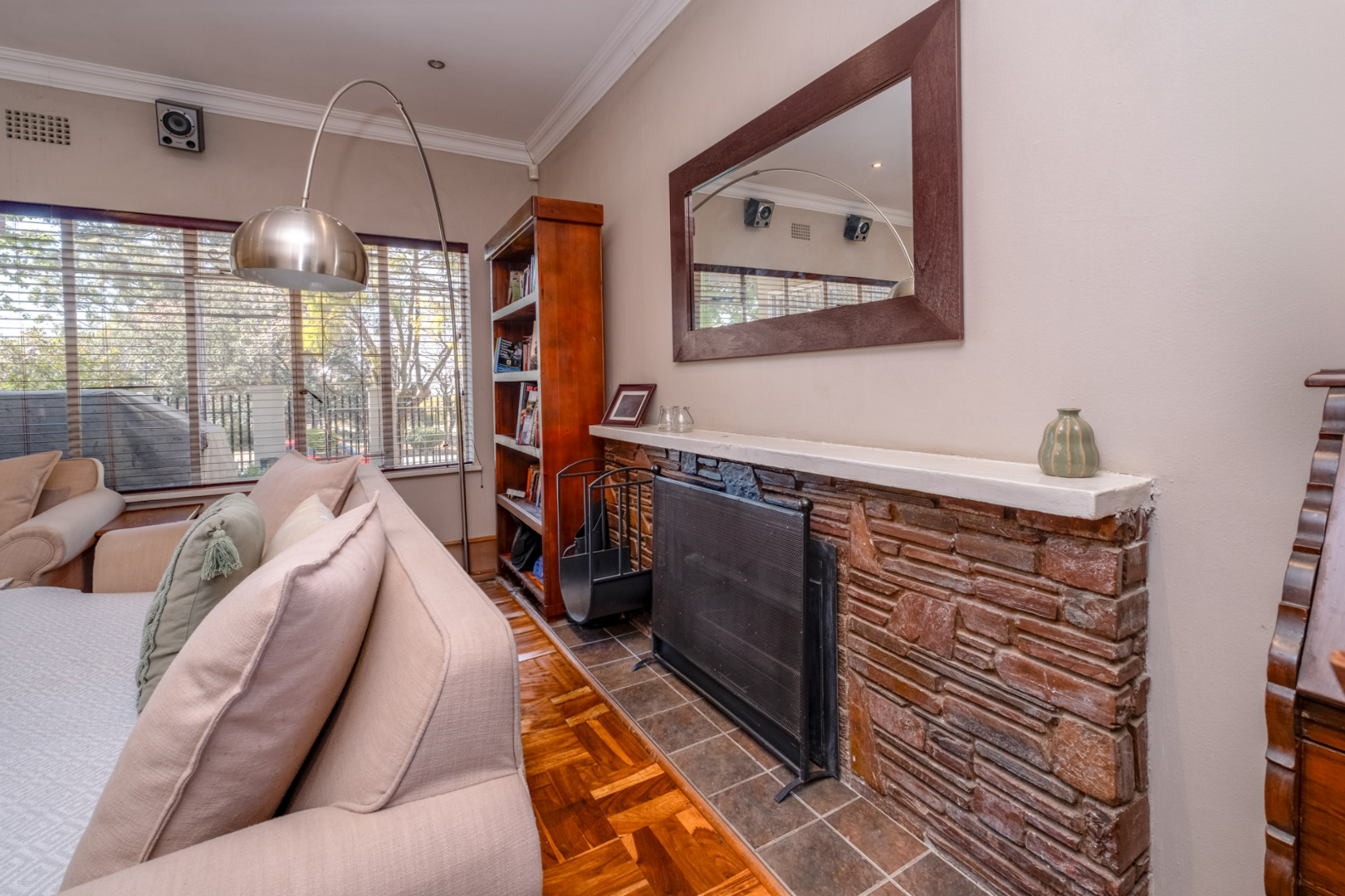  Fabulous Family Home with Charm, Character & Bonus Cottage - 物件實景