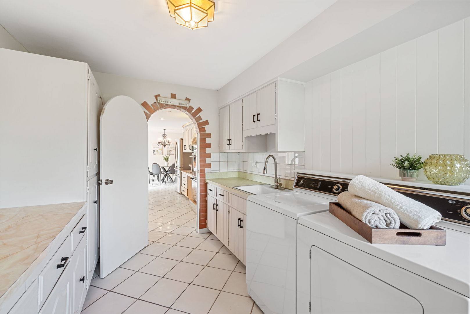 Oak Brook, Illinois, 60523, United States, 5 Bedrooms Bedrooms, ,6 BathroomsBathrooms,Residential,For Sale,1796873