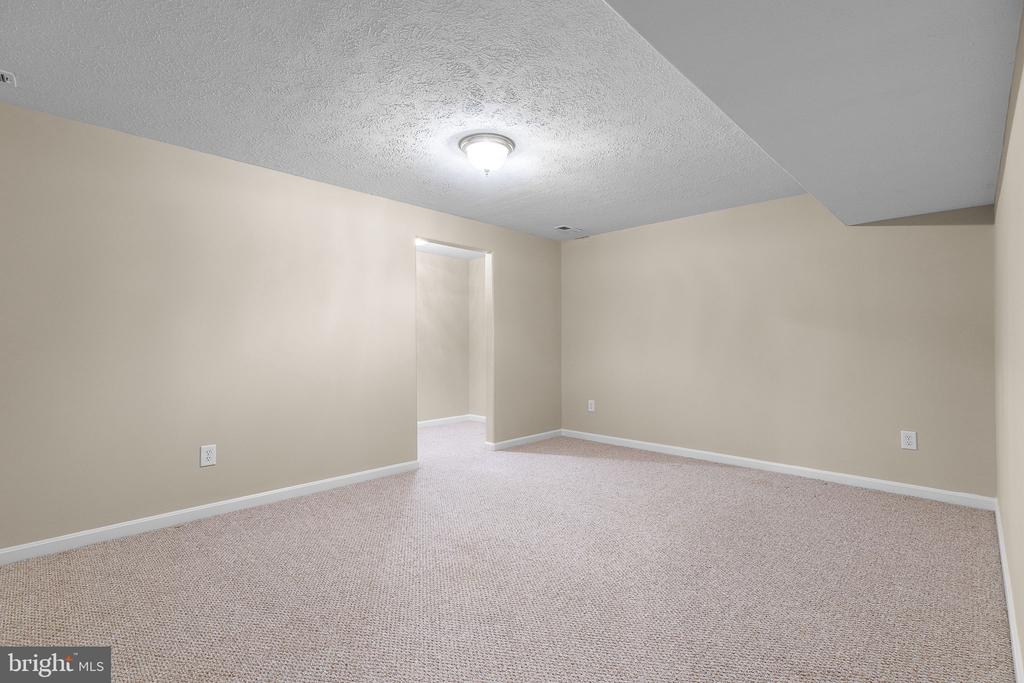 Fredericksburg, Virginia, 22401, United States, 5 Bedrooms Bedrooms, ,3 BathroomsBathrooms,Residential,For Sale,1920807