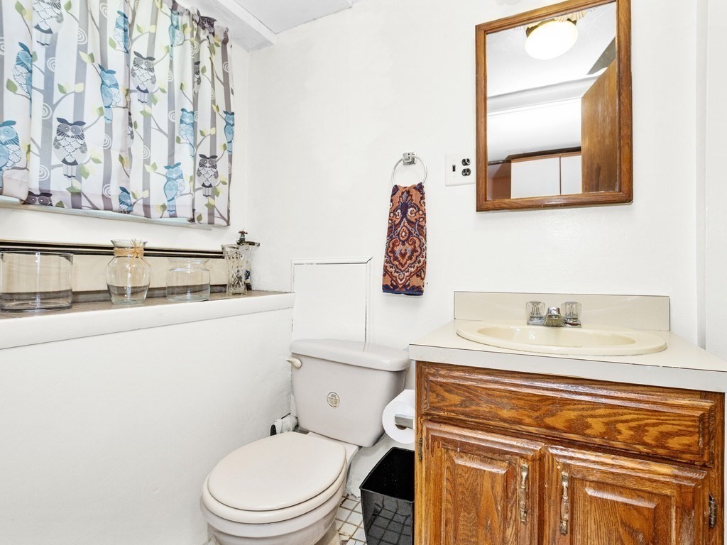 Waltham, Massachusetts, 02452, United States, 4 Bedrooms Bedrooms, ,2 BathroomsBathrooms,Residential,For Sale,1939340