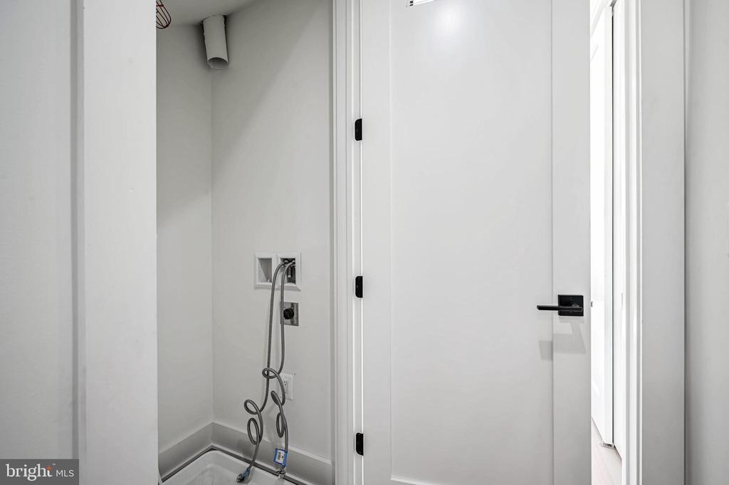 Washington, District of Columbia, 20002, United States, 2 Bedrooms Bedrooms, ,3 BathroomsBathrooms,Residential,For Sale,1984423