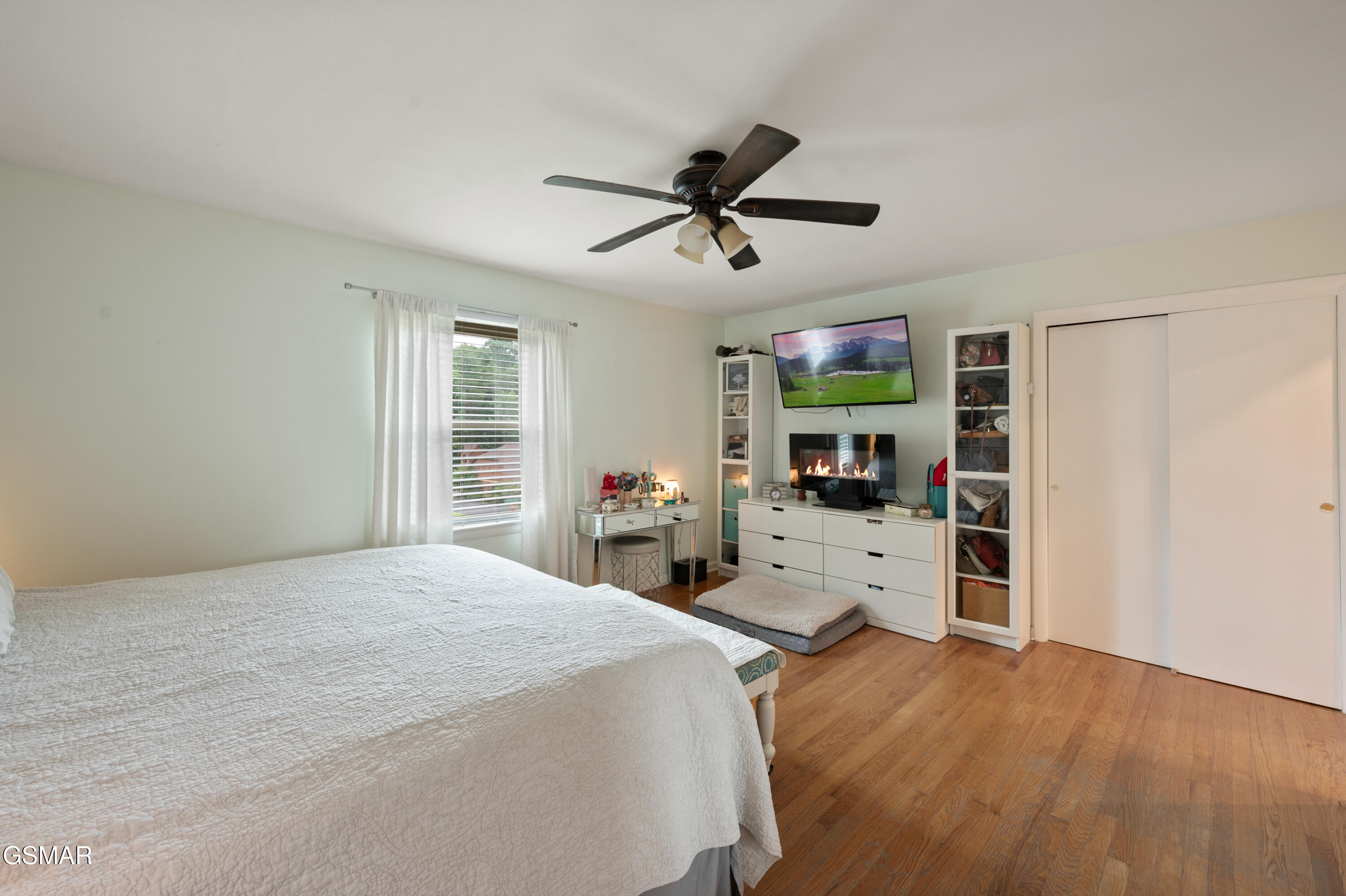 Sevierville, Tennessee, 37862, United States, 4 Bedrooms Bedrooms, ,3 BathroomsBathrooms,Residential,For Sale,1863577