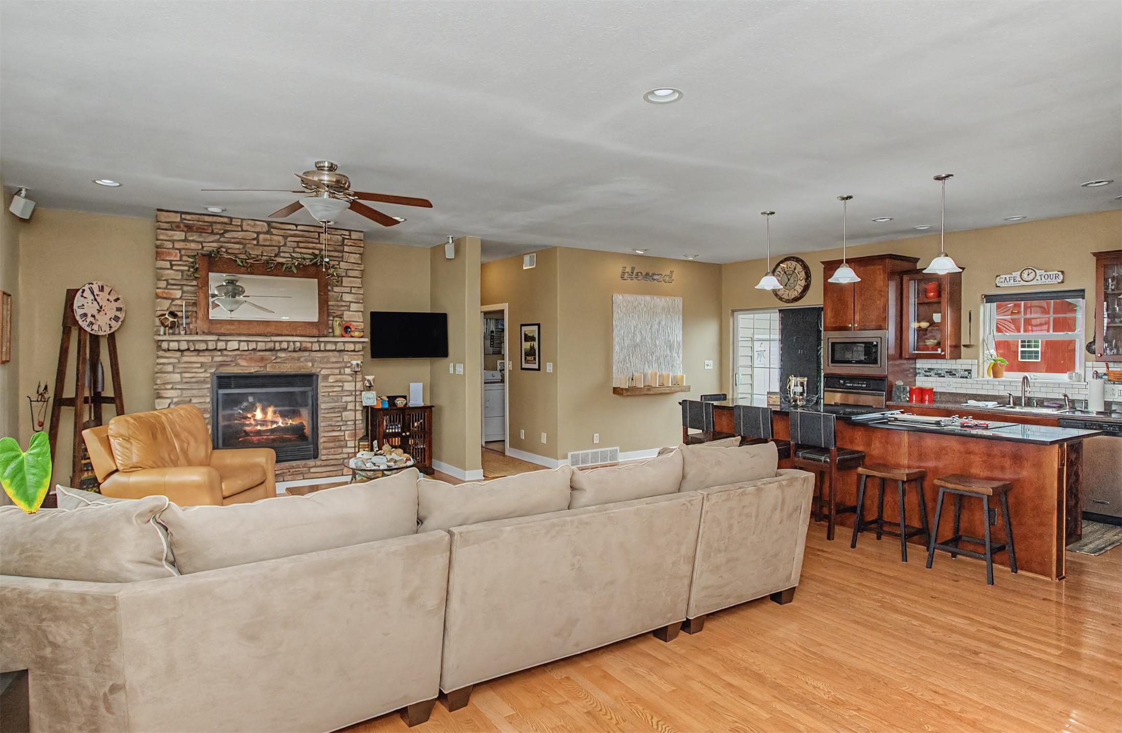 Maxwell, Iowa, 50161, United States, 2 Bedrooms Bedrooms, ,2 BathroomsBathrooms,Residential,For Sale,2037960