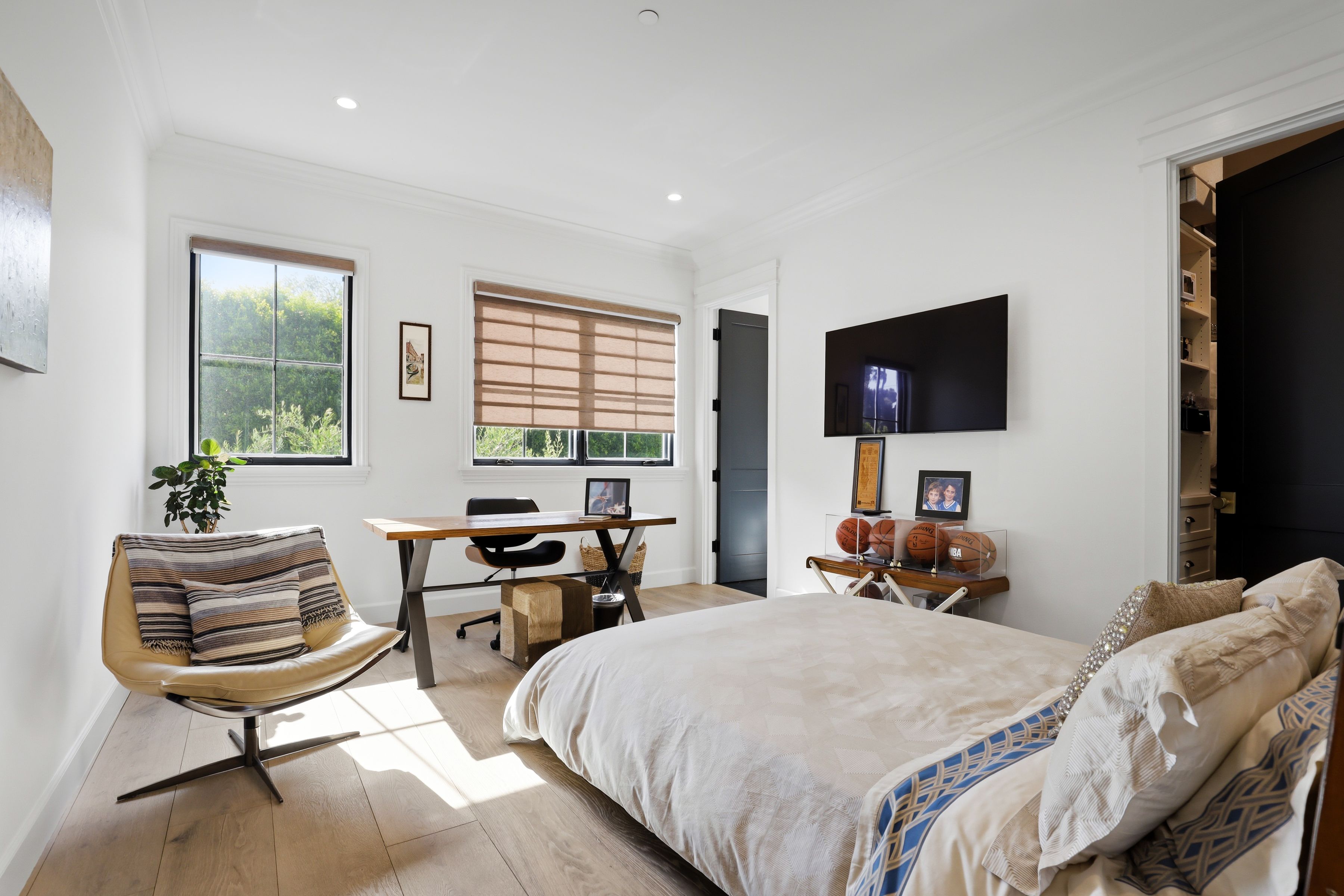  5342 Shoshone Avenue - 物件實景