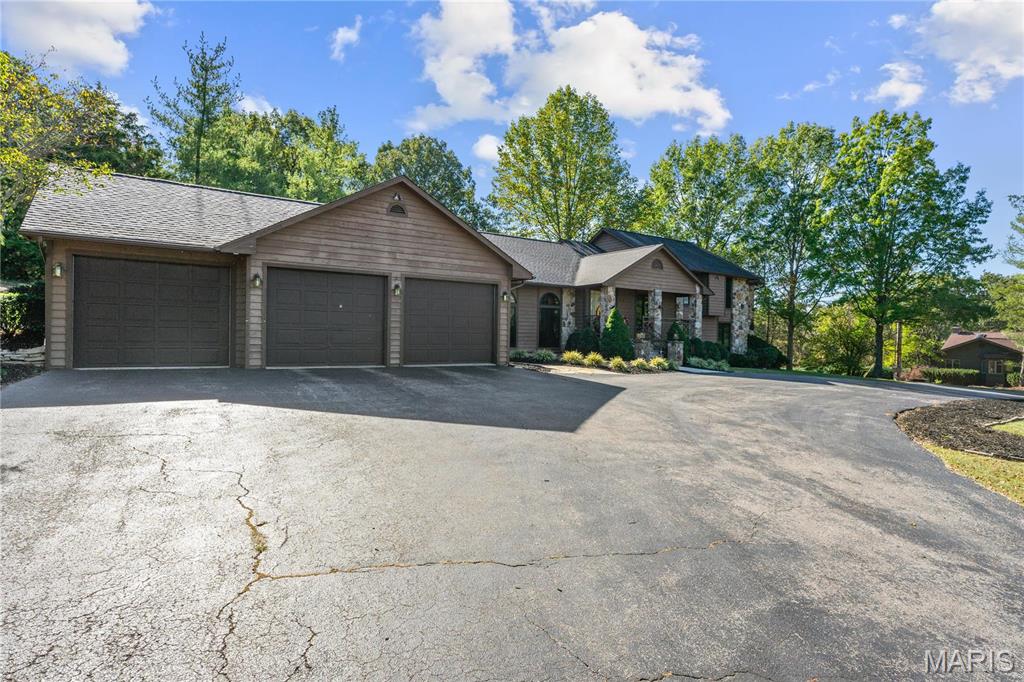 Sullivan, Missouri, 63080, United States, 5 Bedrooms Bedrooms, ,5 BathroomsBathrooms,Residential,For Sale,1906058